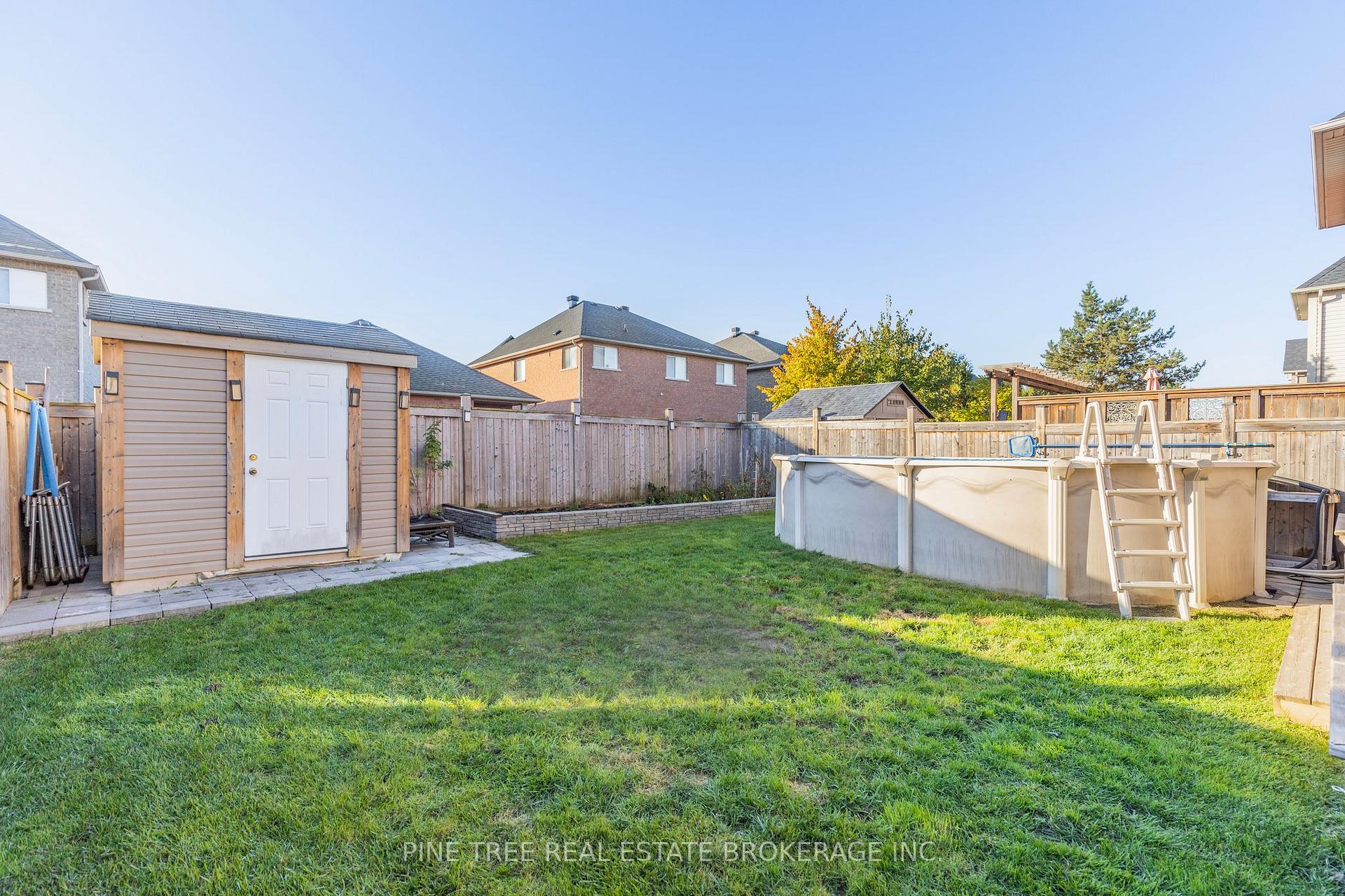 Photo 38 of 31 Connaught Lane, Barrie, Innis-Shore — HOMEH