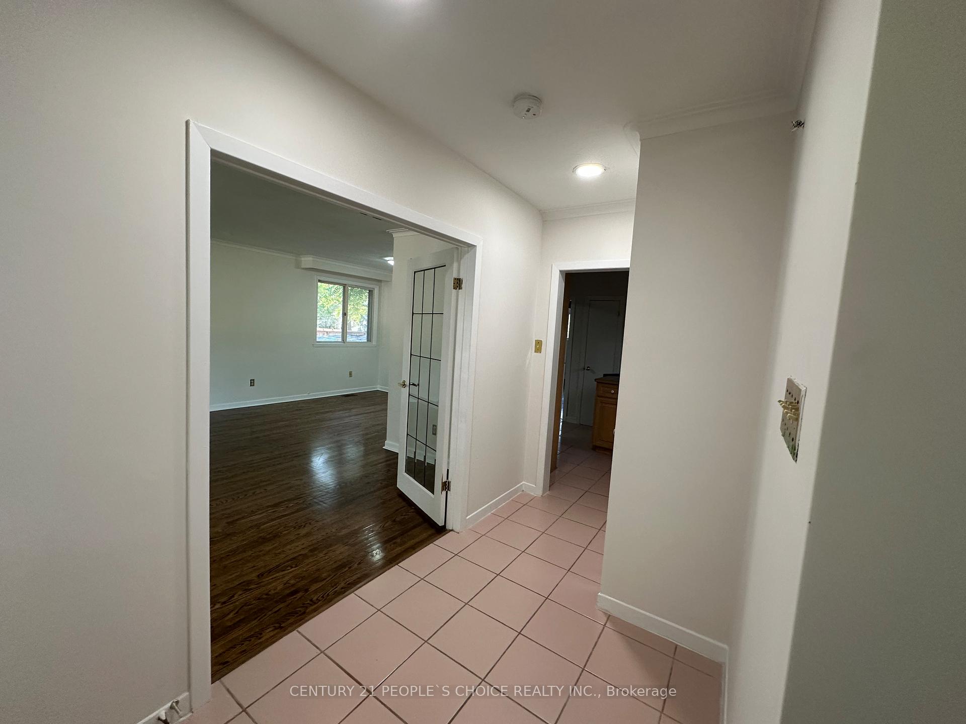 Photo 7 of Unit Main Floor, 1252 Mont Clair Drive, Oakville, River Oaks — HOMEH