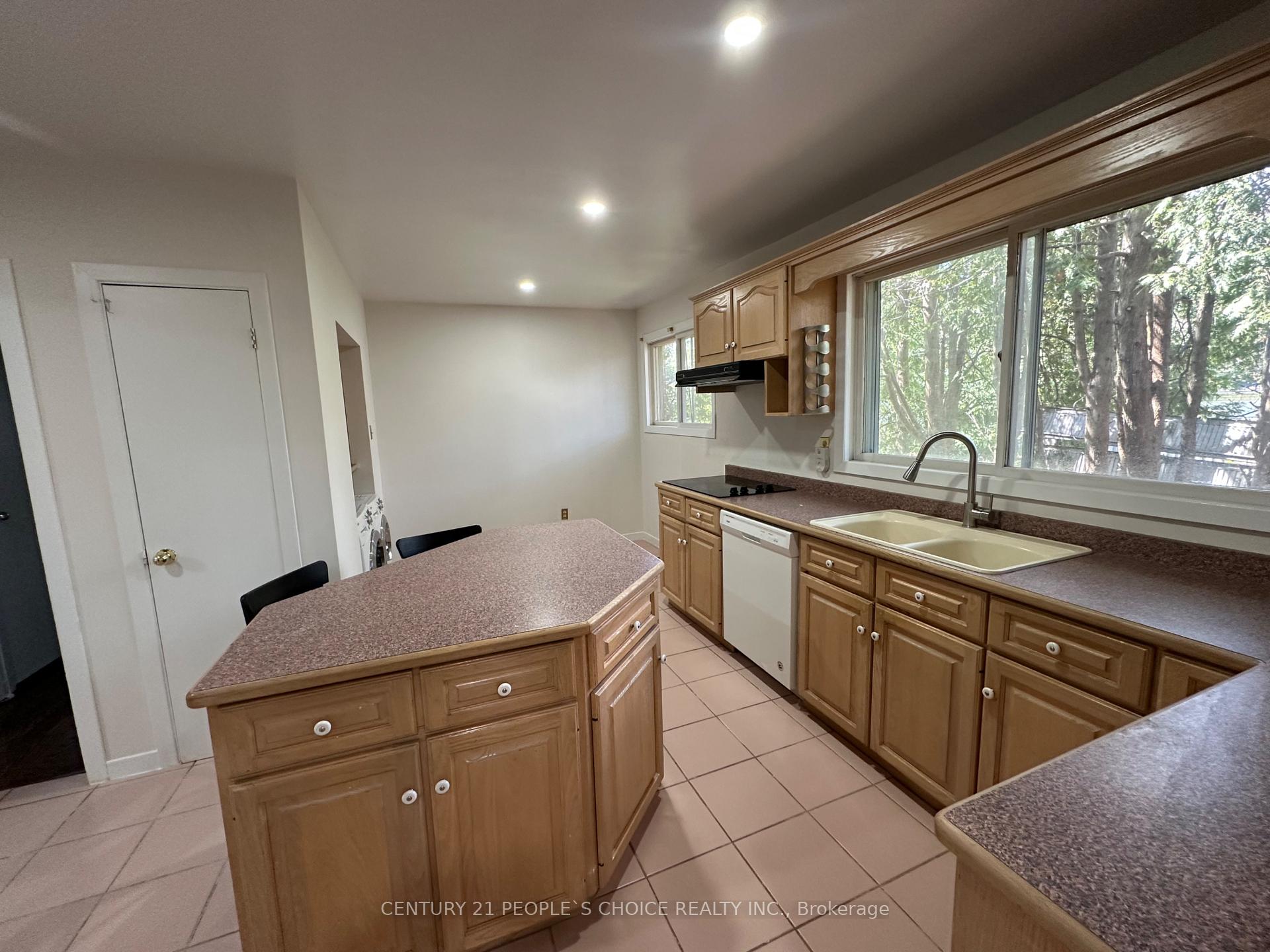 Photo 10 of Unit Main Floor, 1252 Mont Clair Drive, Oakville, River Oaks — HOMEH