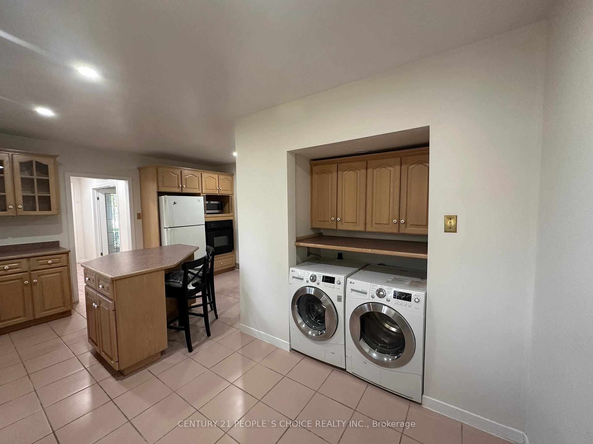 Photo 11 of Unit Main Floor, 1252 Mont Clair Drive, Oakville, River Oaks — HOMEH