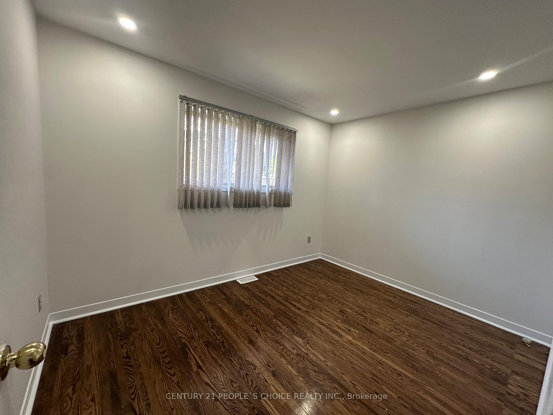 Photo 16 of Unit Main Floor, 1252 Mont Clair Drive, Oakville, River Oaks — HOMEH