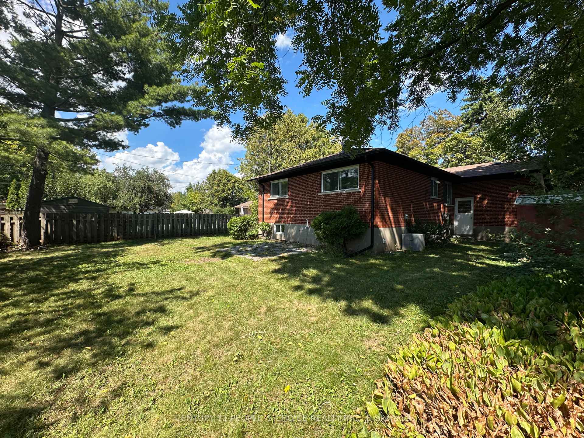 Photo 21 of Unit Main Floor, 1252 Mont Clair Drive, Oakville, River Oaks — HOMEH