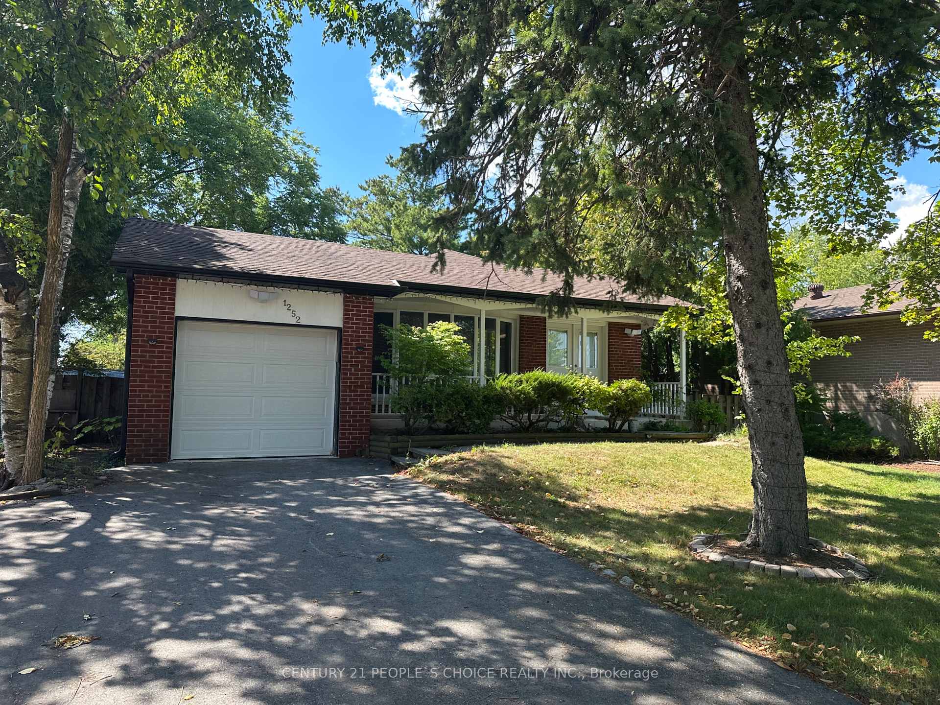 Photo 2 of Unit Main Floor, 1252 Mont Clair Drive, Oakville, River Oaks — HOMEH