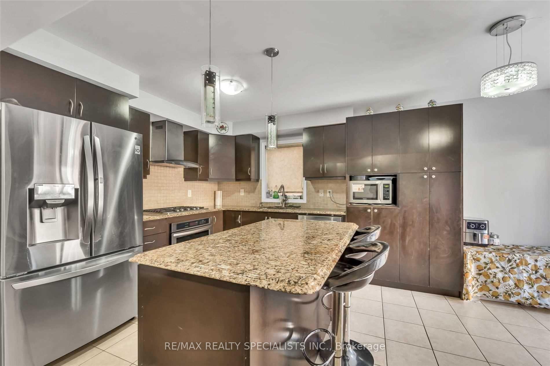 Photo 5 of Unit Main & 2ND, 7 Bonsai Lane, Brampton, Northwest Brampton — HOMEH