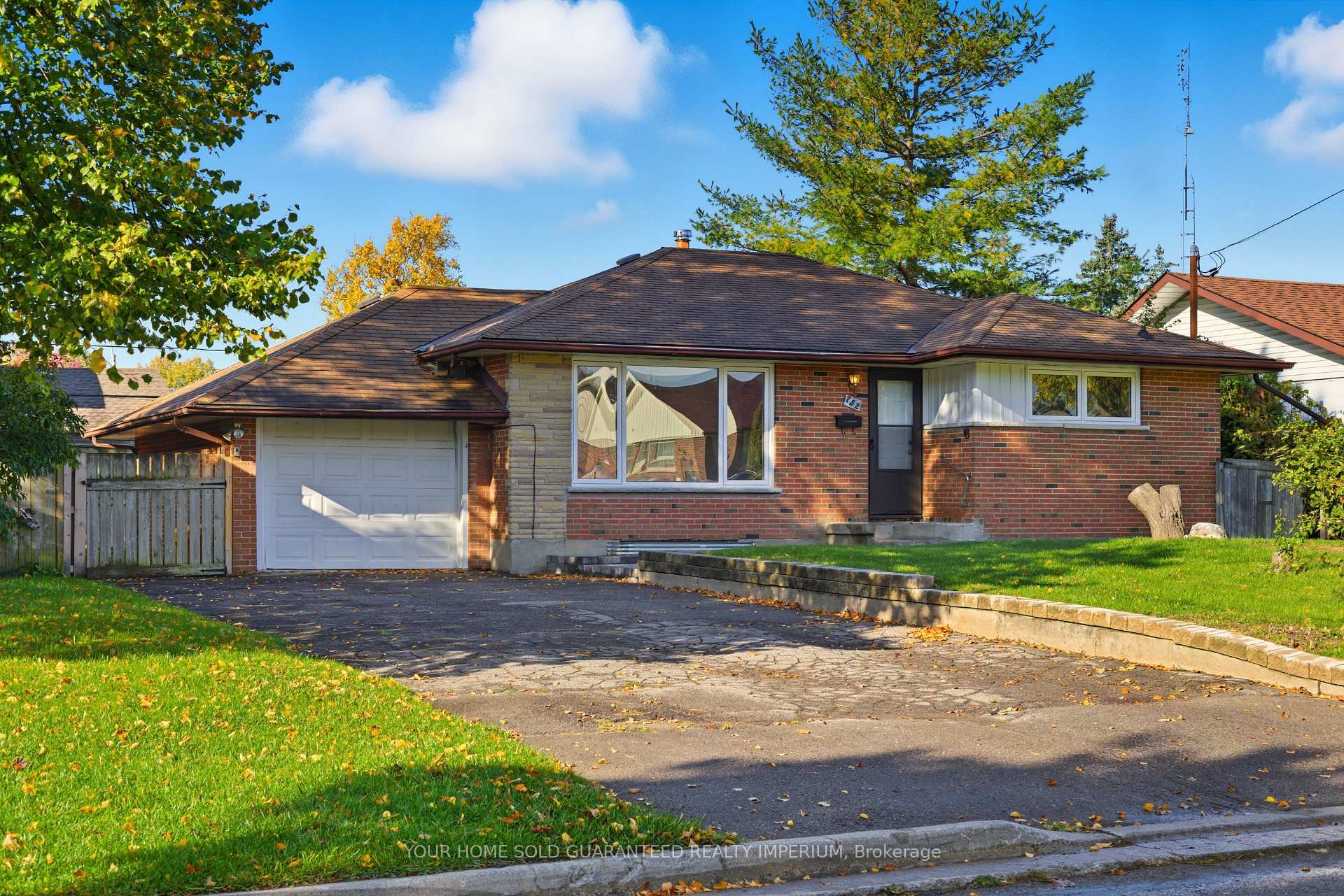 Front of 752 Glenforest Street