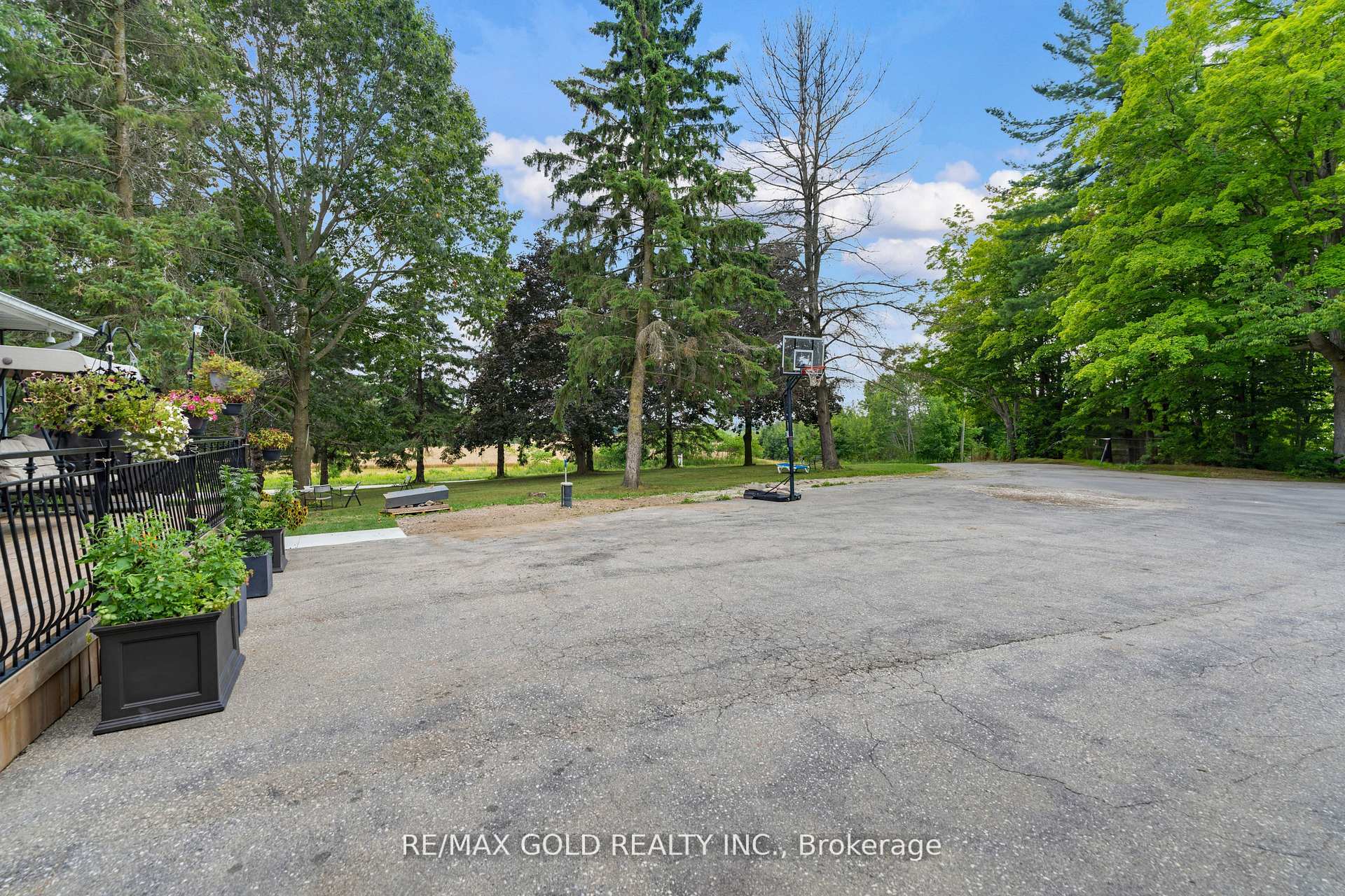 Front of 6820 16th Side Road