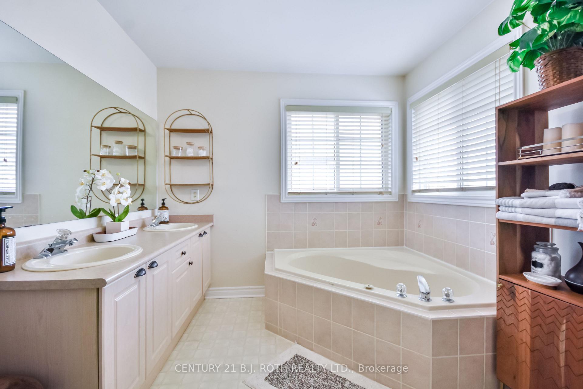 Photo 58 of 60 Carley Crescent, Barrie, Painswick South — HOMEH