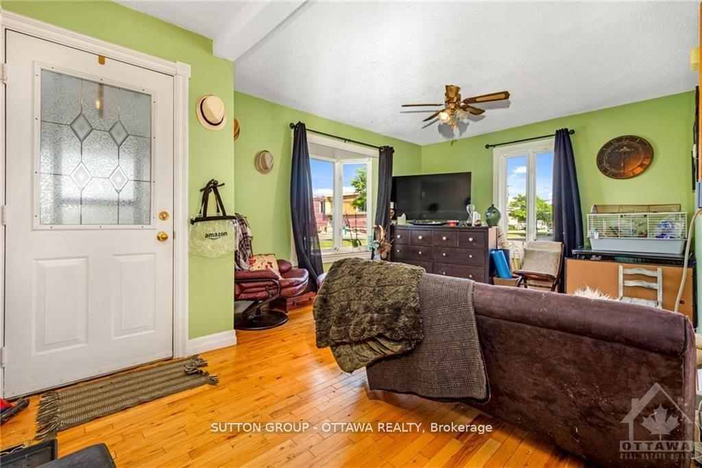 Photo 5 of 846 St Laurent Boulevard, Ottawa, Overbrook/Castle Heights — HOMEH