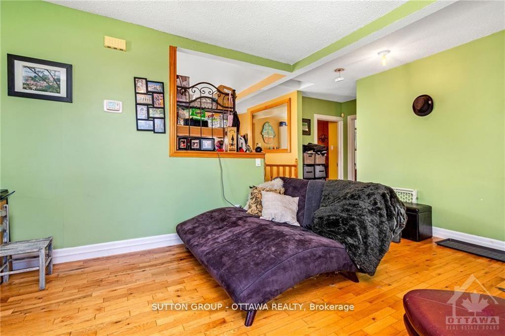Photo 6 of 846 St Laurent Boulevard, Ottawa, Overbrook/Castle Heights — HOMEH
