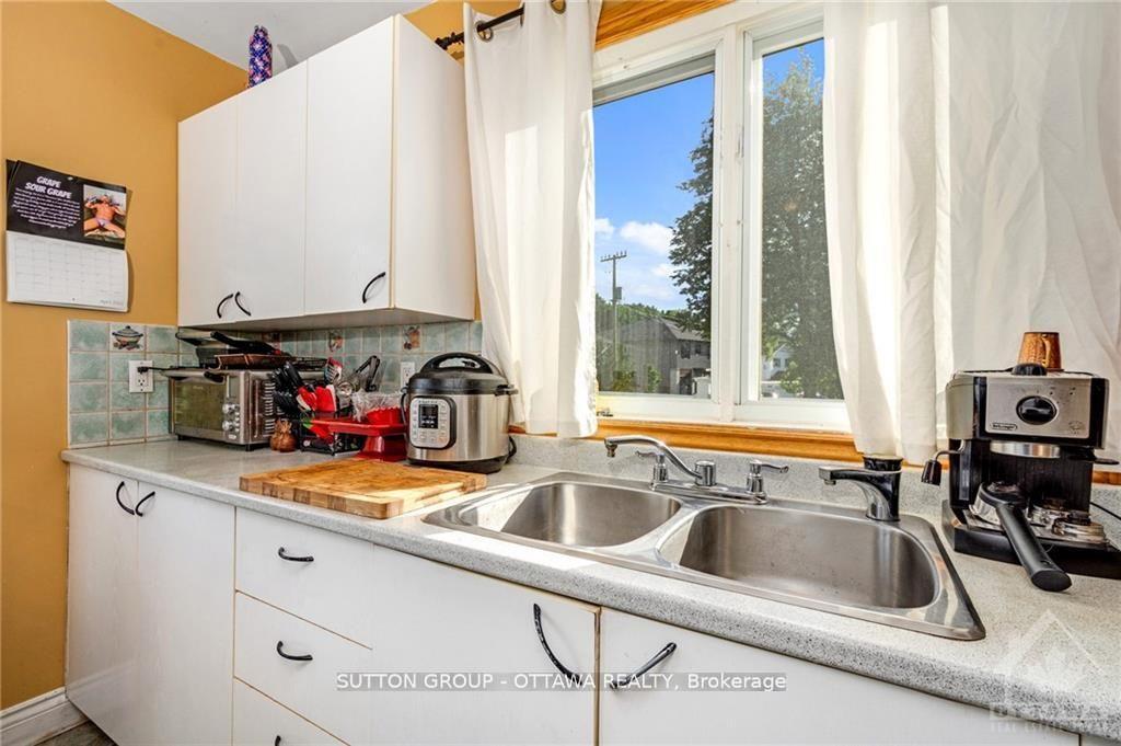 Photo 9 of 846 St Laurent Boulevard, Ottawa, Overbrook/Castle Heights — HOMEH