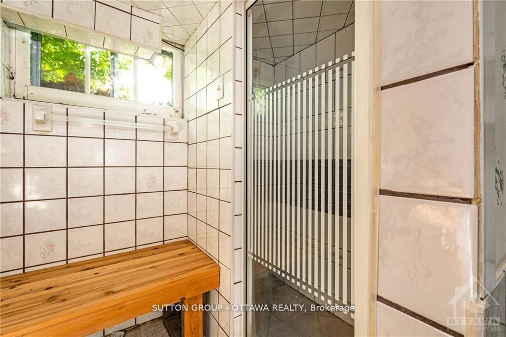 Photo 20 of 846 St Laurent Boulevard, Ottawa, Overbrook/Castle Heights — HOMEH
