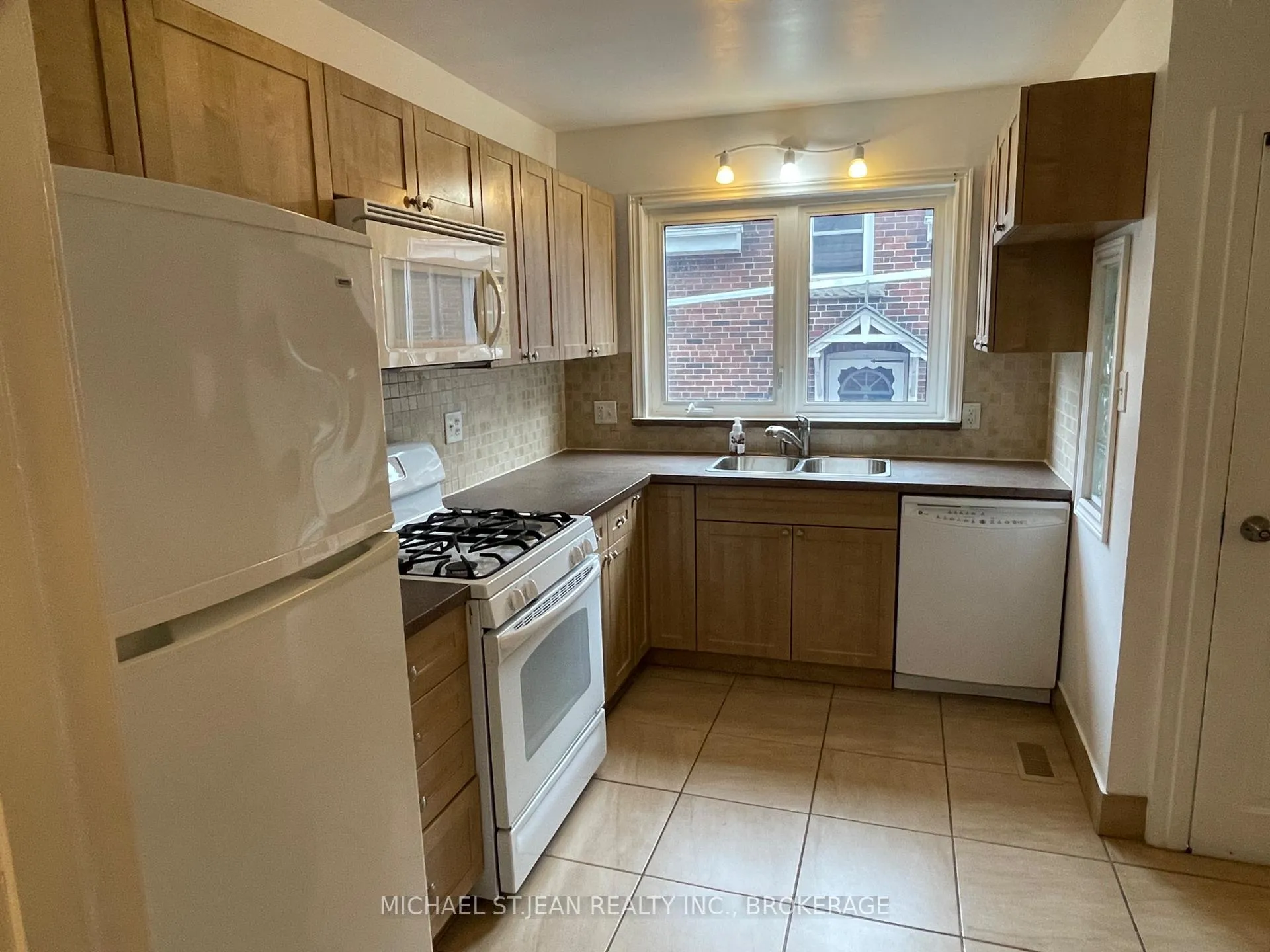 Photo 4 of 111 Ottawa Street S, Hamilton, Delta — HOMEH