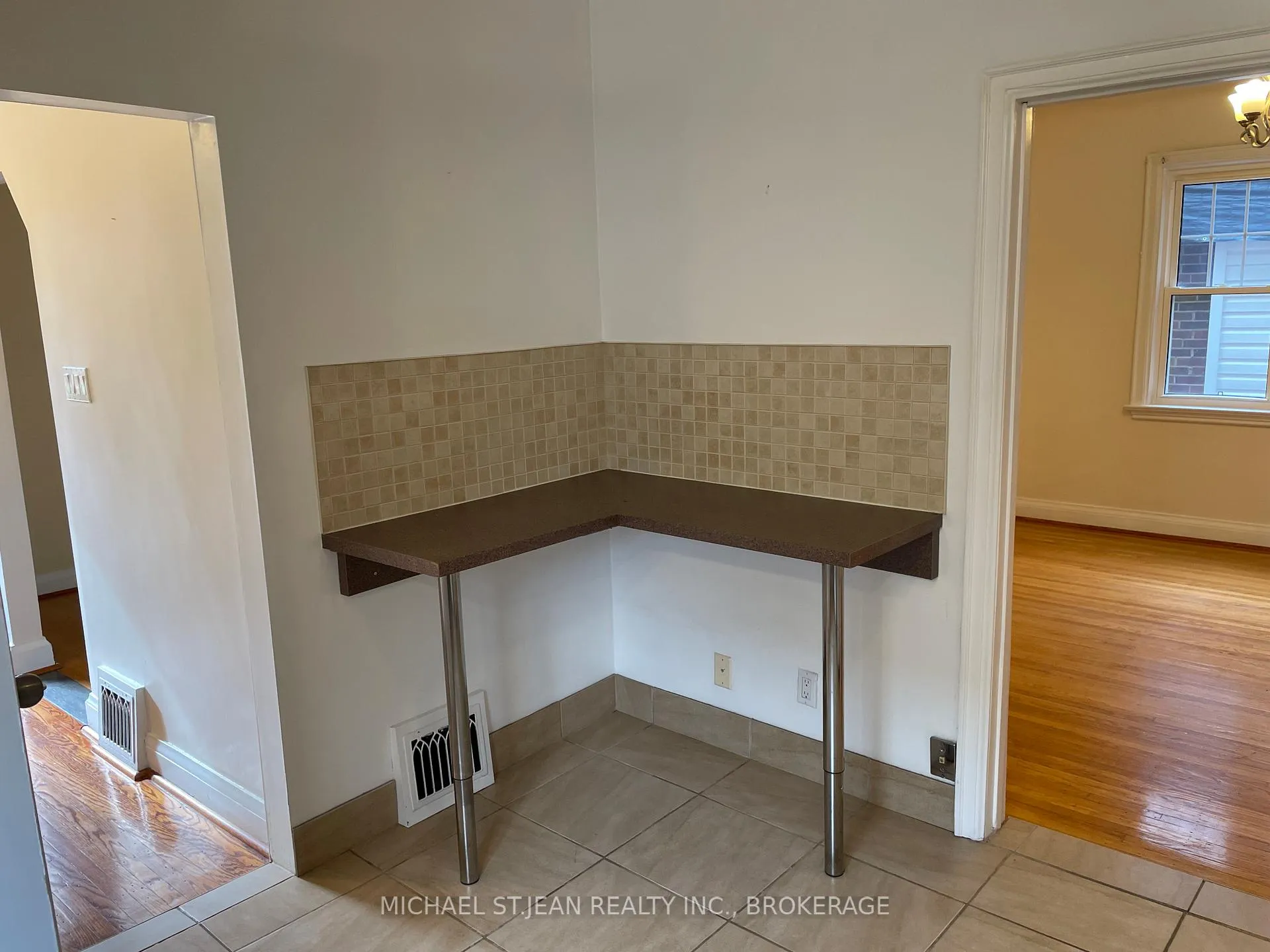 Photo 28 of 111 Ottawa Street S, Hamilton, Delta — HOMEH