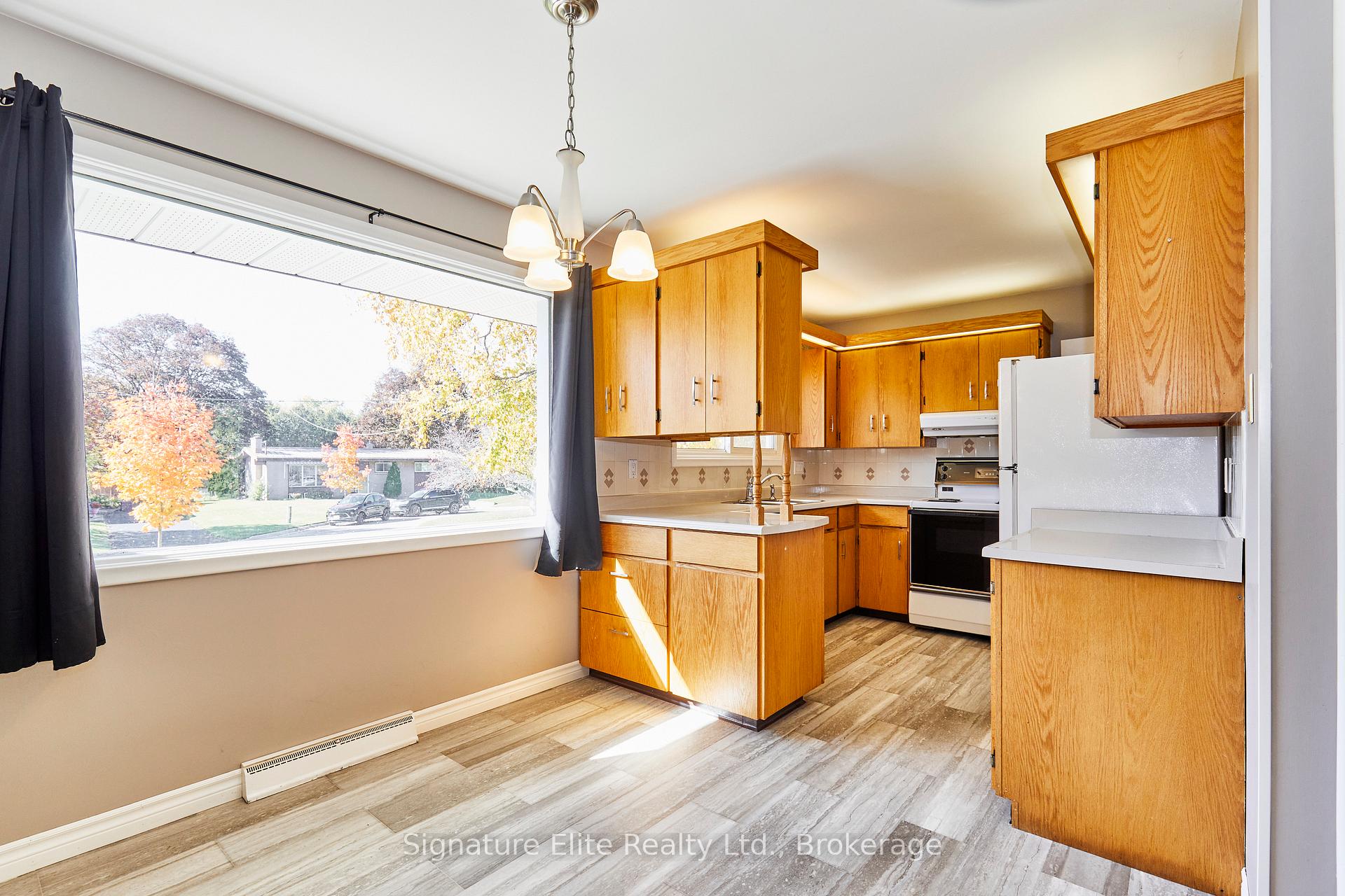 Photo 4 of Unit Main, 155 Laurel Court, Oshawa, Eastdale — HOMEH