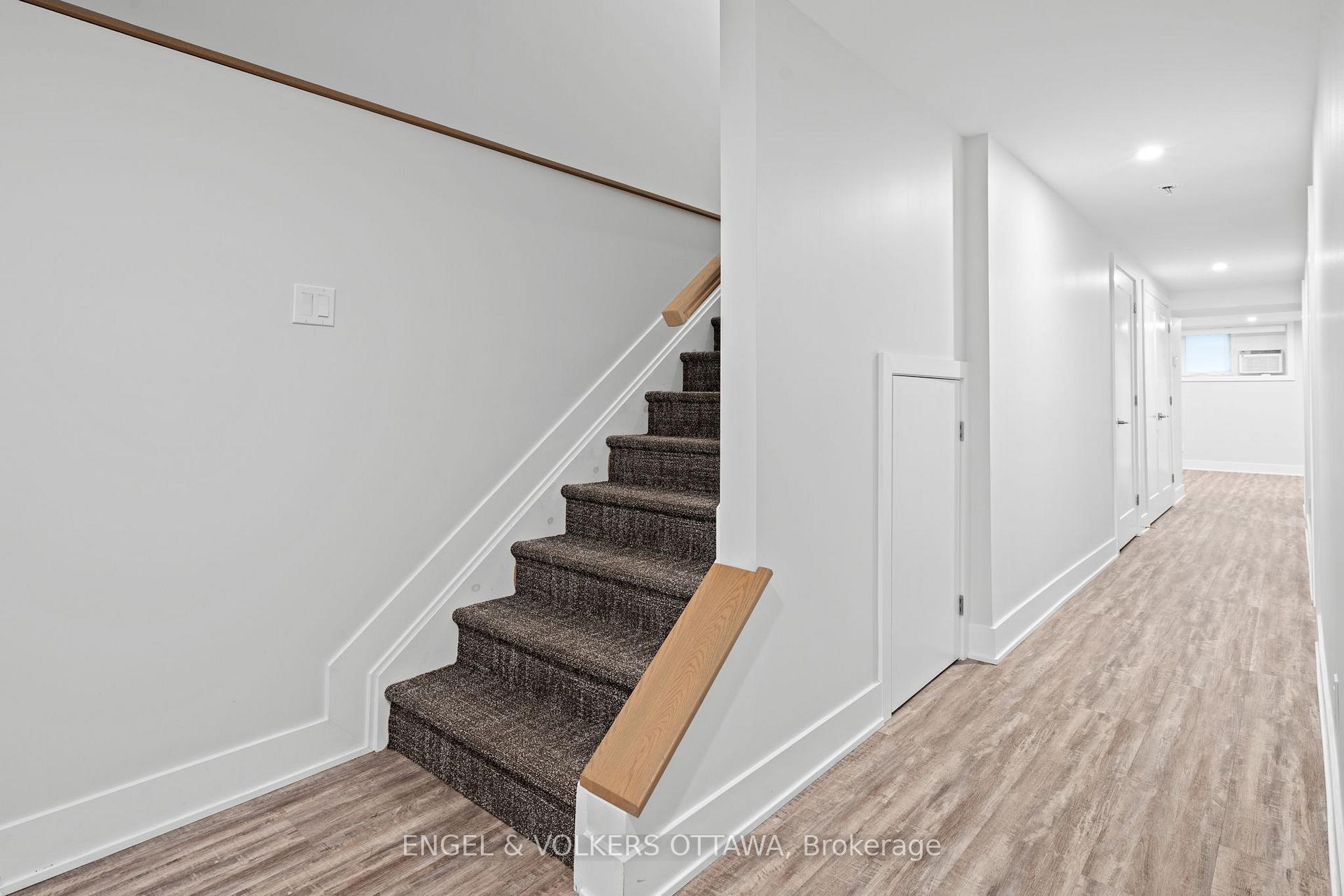 Photo 3 of Unit 4, 569 Mcleod Street, Ottawa, Ottawa Centre — HOMEH