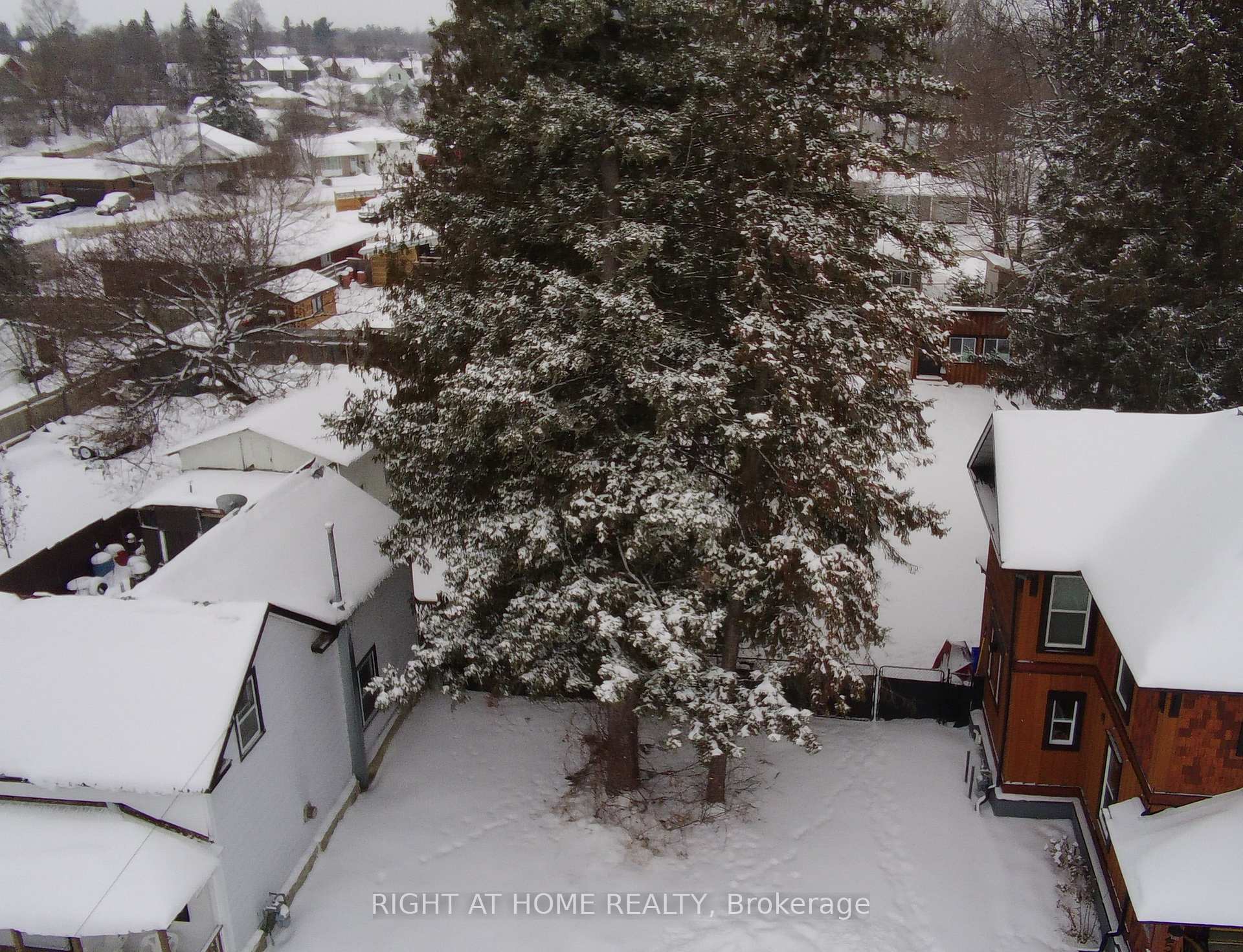 Photo 4 of 250 Harrington Street, Arnprior — HOMEH
