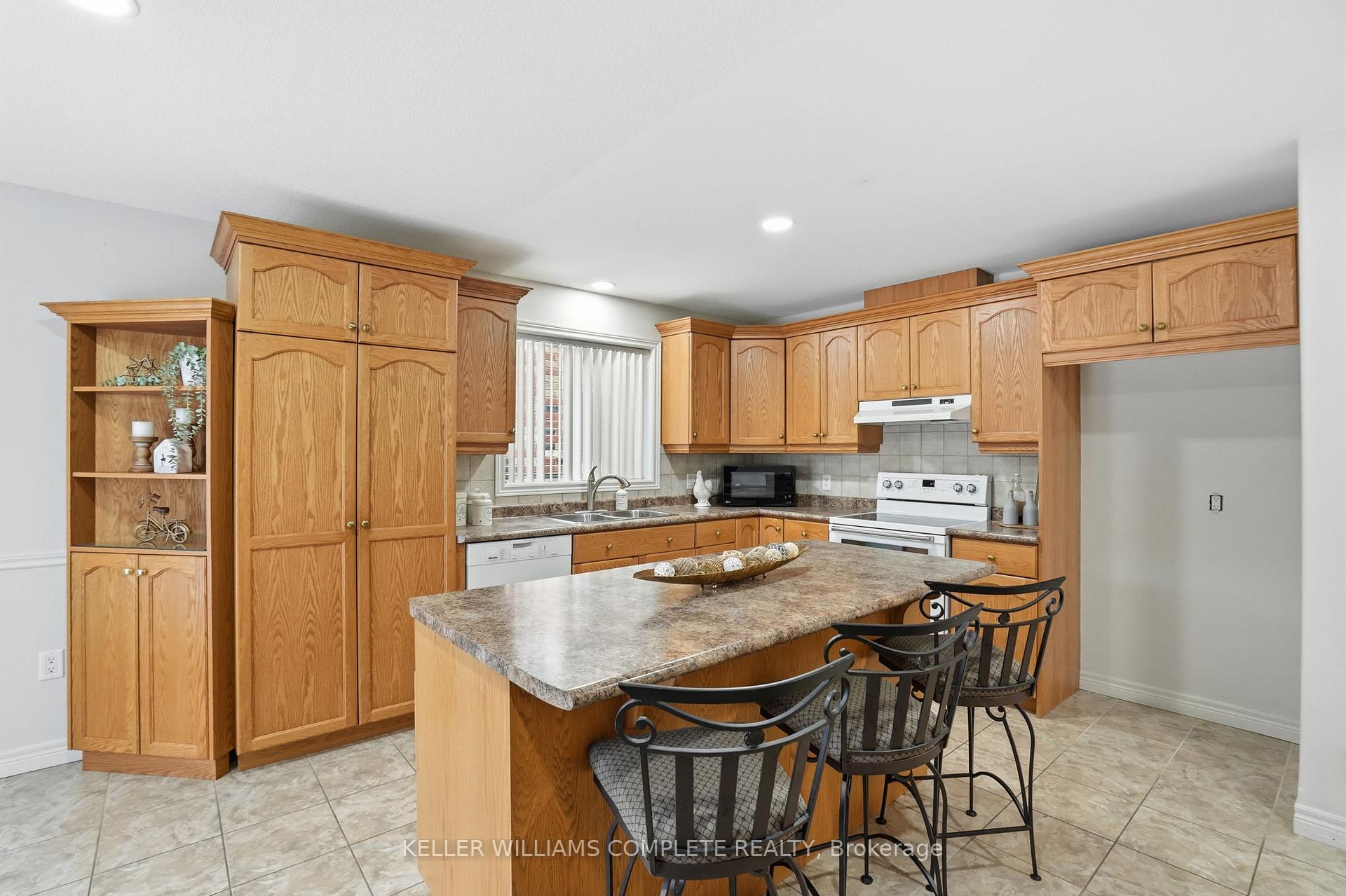 Photo 10 of 144 Sumner Crescent, Grimsby, Grimsby Beach — HOMEH