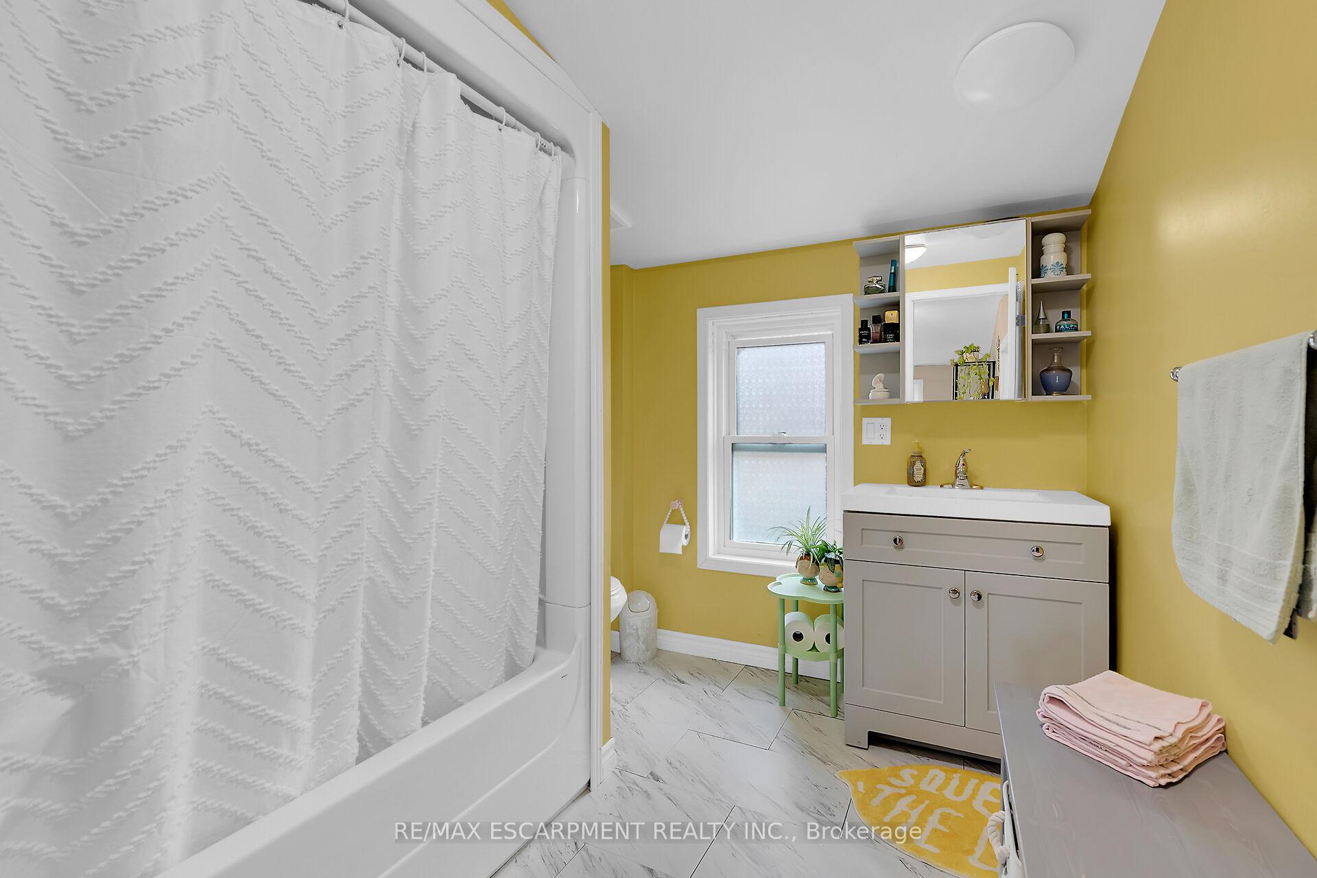 Photo 23 of 805 Broad Street E, Haldimand, Dunnville — HOMEH