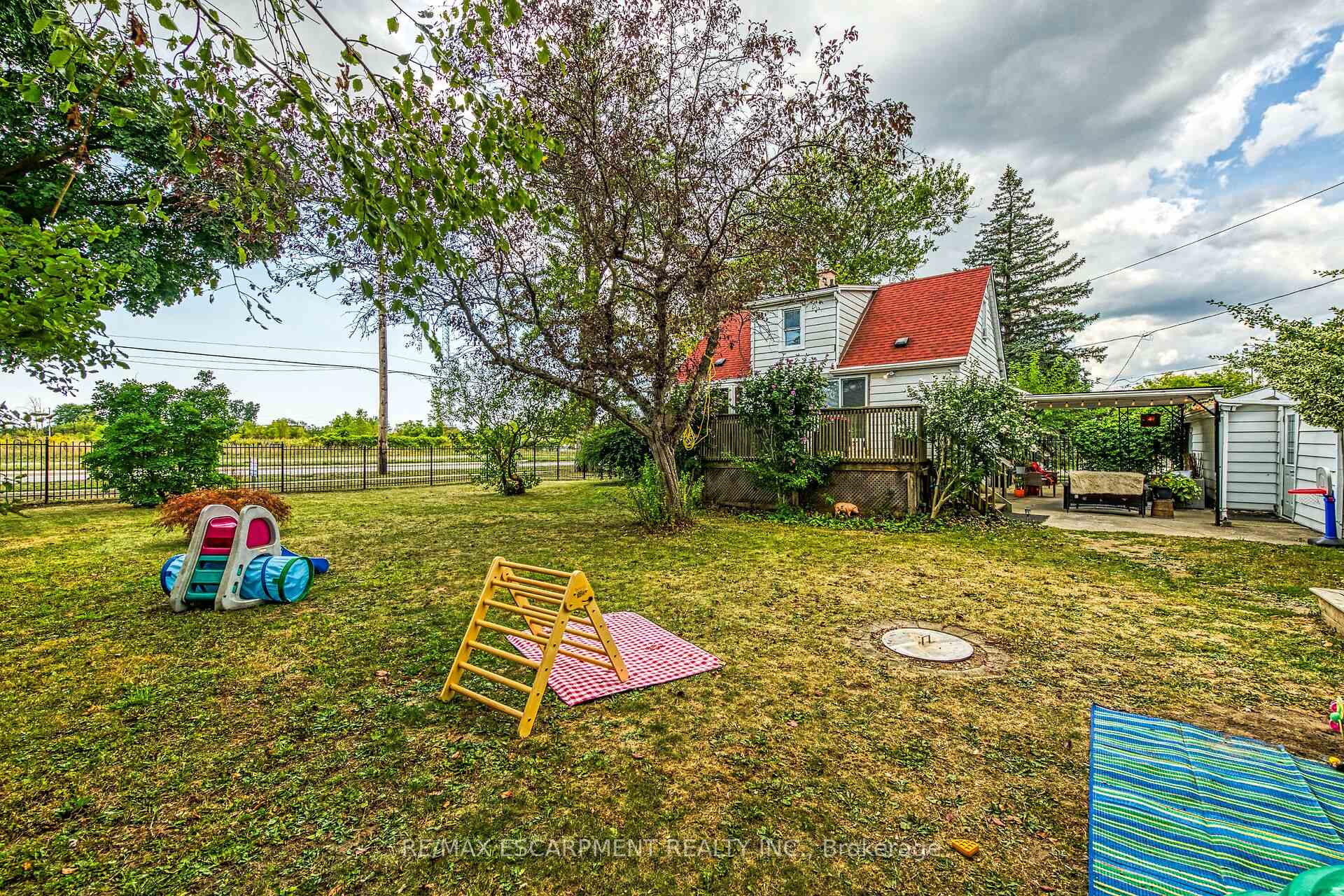 Photo 33 of 805 Broad Street E, Haldimand, Dunnville — HOMEH