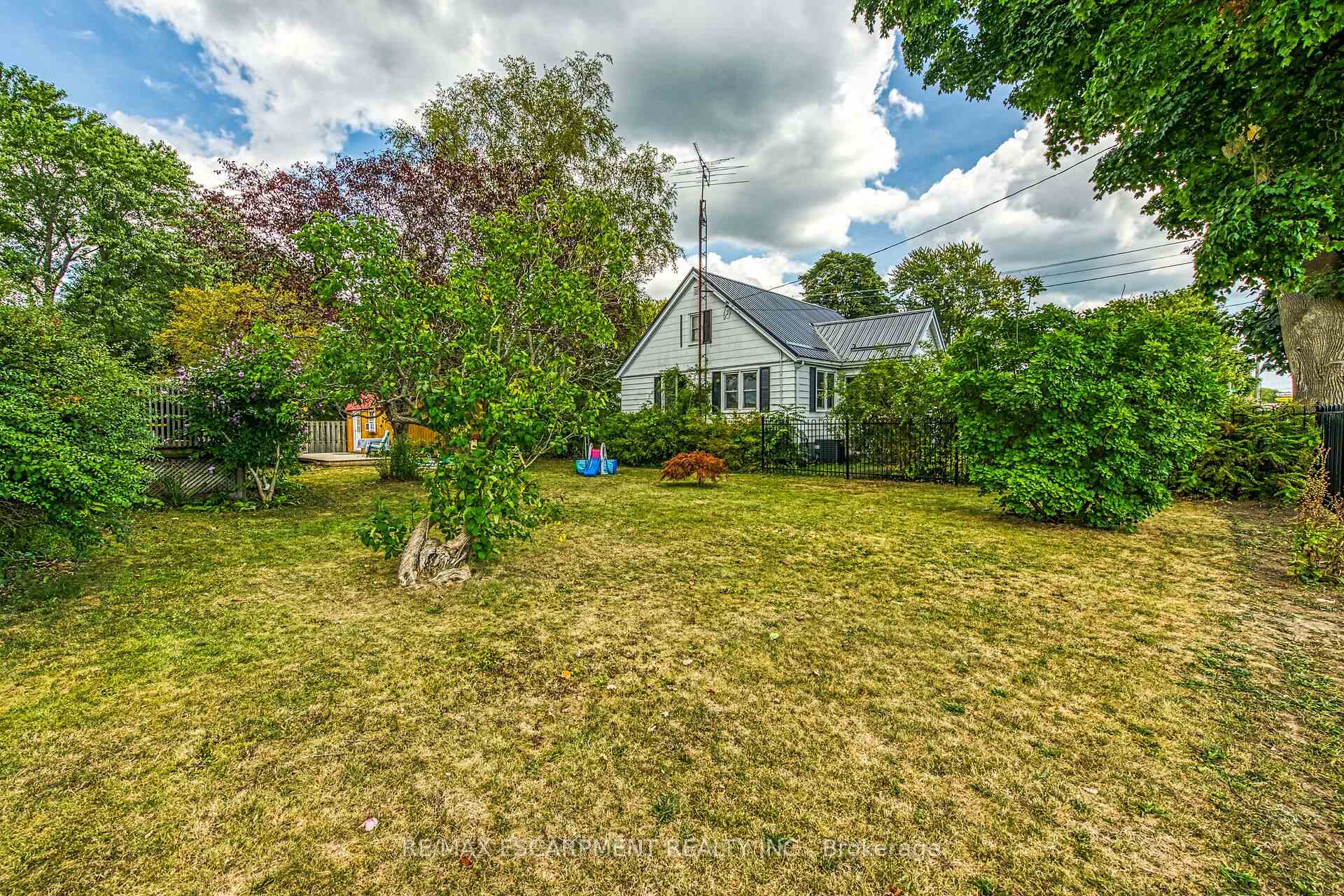 Photo 35 of 805 Broad Street E, Haldimand, Dunnville — HOMEH