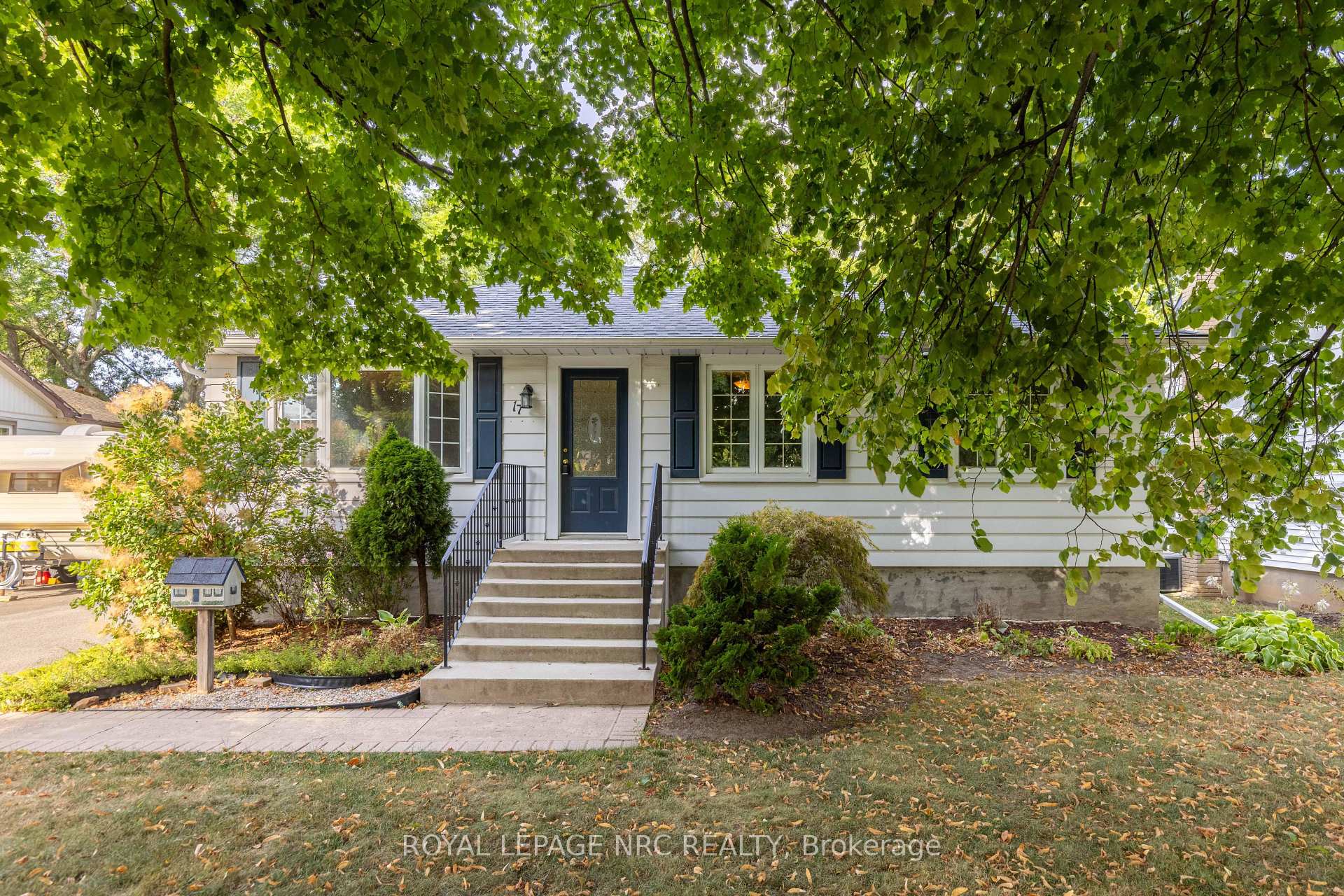 Photo 2 of 17 Else Street, St. Catharines, Vine/Linwell — HOMEH