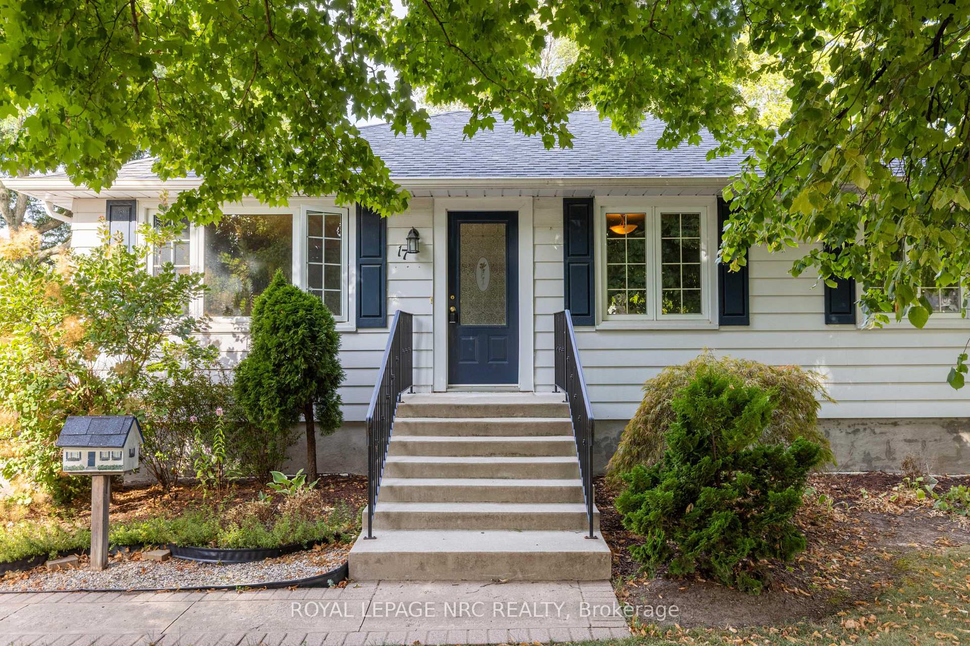 Photo 3 of 17 Else Street, St. Catharines, Vine/Linwell — HOMEH