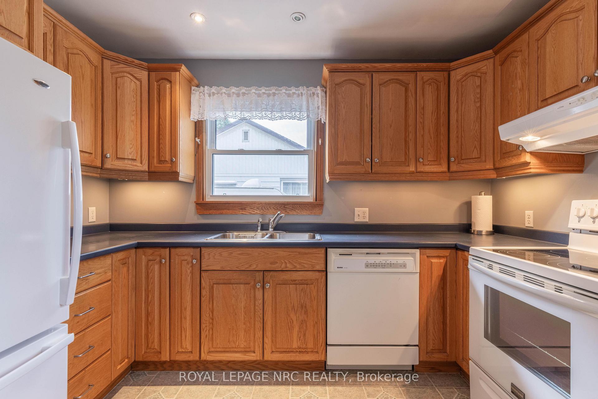 Photo 9 of 17 Else Street, St. Catharines, Vine/Linwell — HOMEH