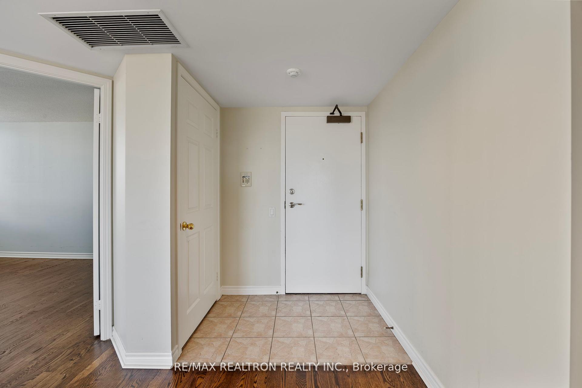 Photo 2 of Unit 604, 8 Covington Road, Toronto, Englemount-Lawrence — HOMEH