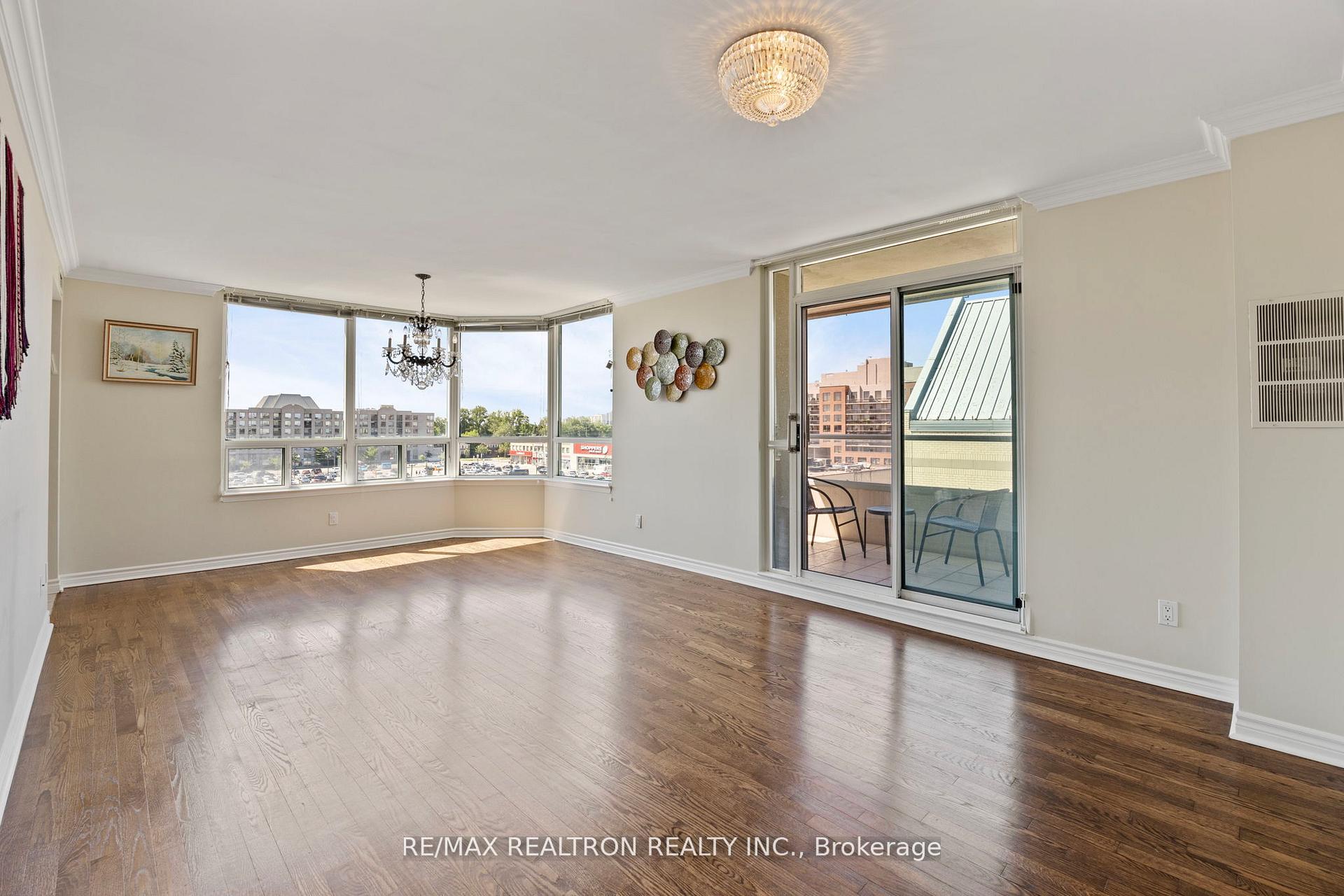 Photo 3 of Unit 604, 8 Covington Road, Toronto, Englemount-Lawrence — HOMEH