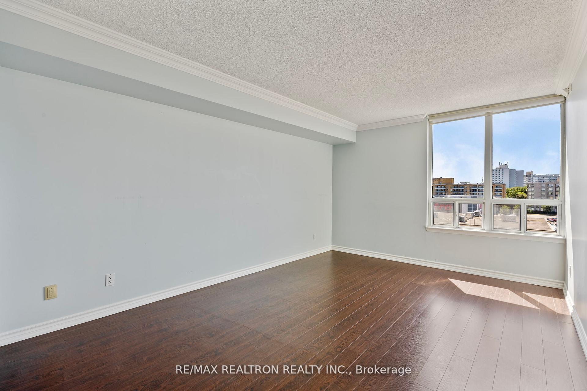 Photo 7 of Unit 604, 8 Covington Road, Toronto, Englemount-Lawrence — HOMEH