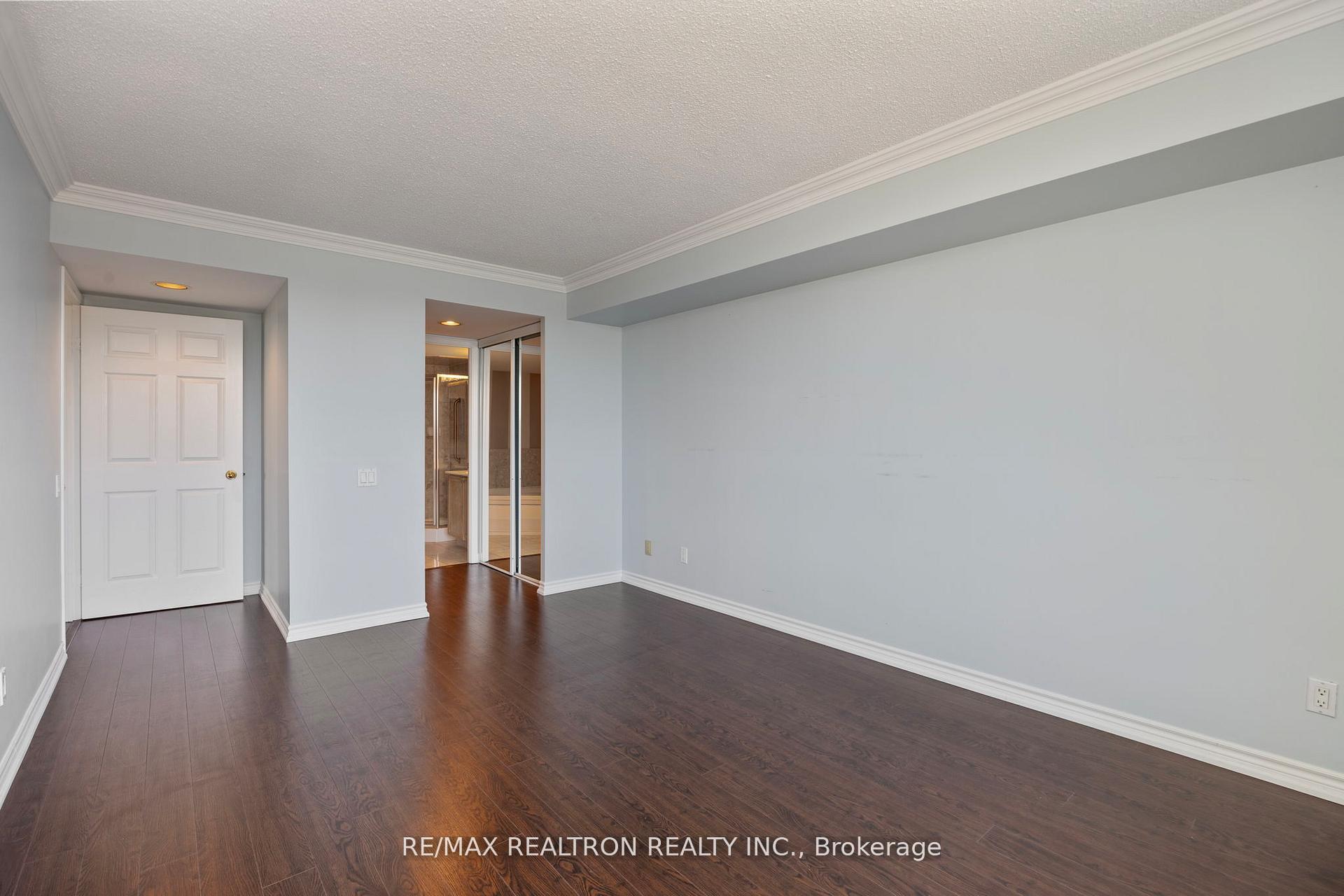 Photo 8 of Unit 604, 8 Covington Road, Toronto, Englemount-Lawrence — HOMEH