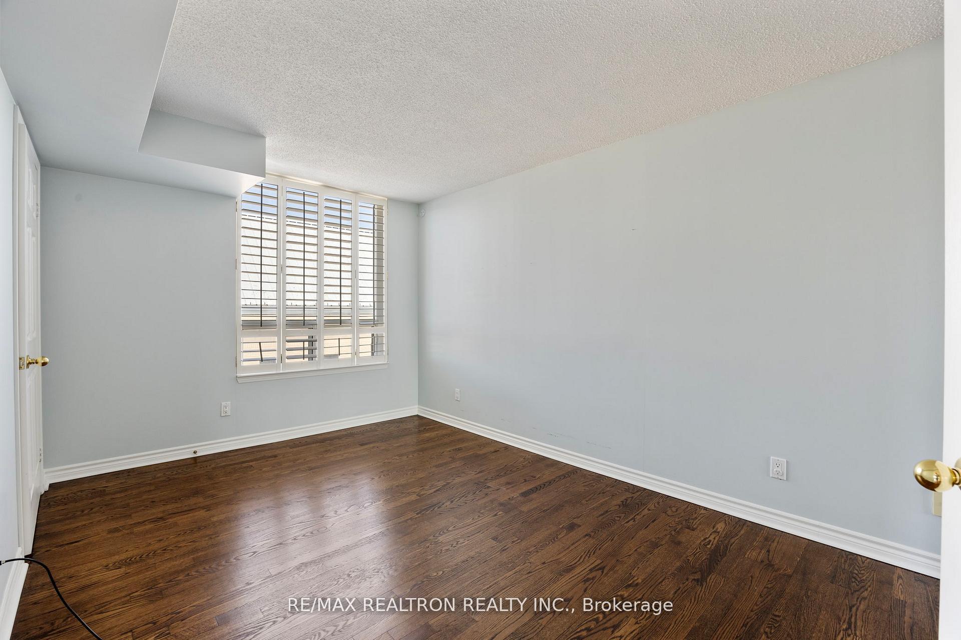 Photo 10 of Unit 604, 8 Covington Road, Toronto, Englemount-Lawrence — HOMEH