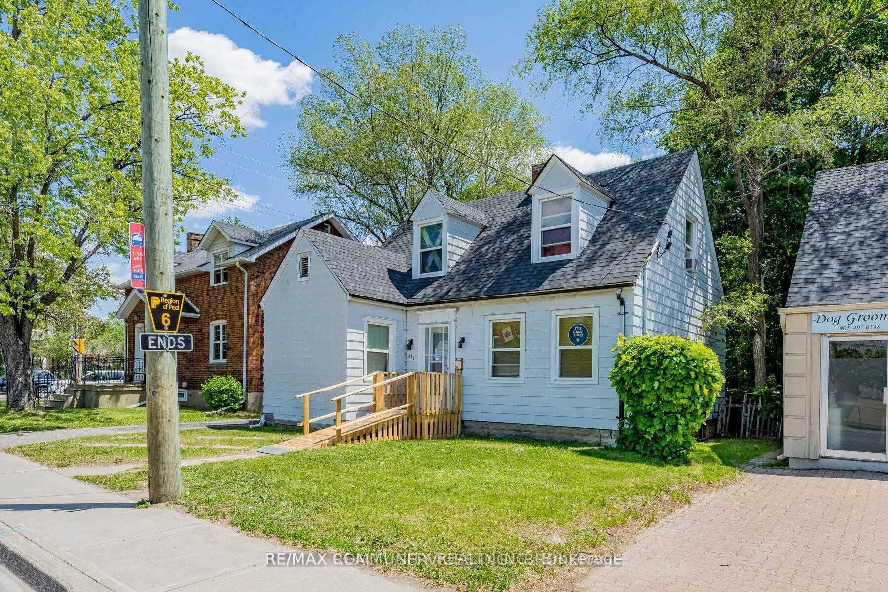 Photo 2 of 209 Queen Street W, Brampton, Downtown Brampton — HOMEH