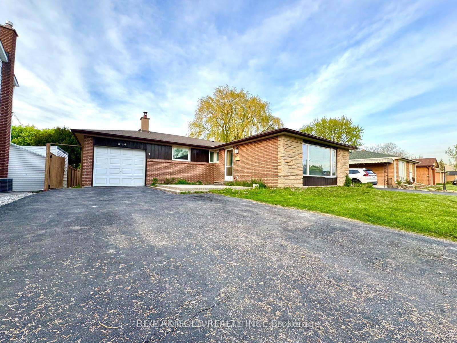 Photo 1 of 7 Addington Crescent, Brampton, Avondale — HOMEH