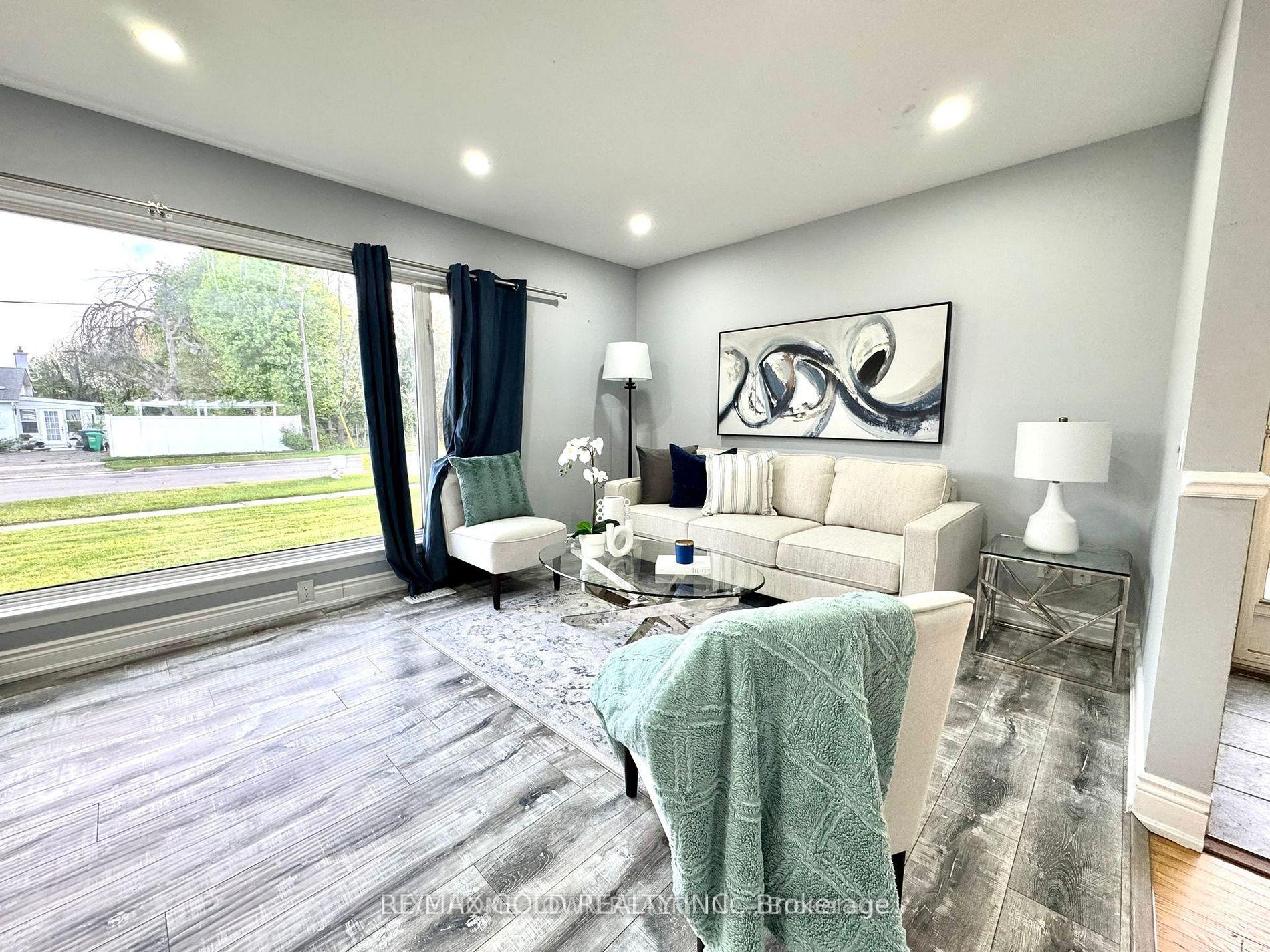 Photo 3 of 7 Addington Crescent, Brampton, Avondale — HOMEH