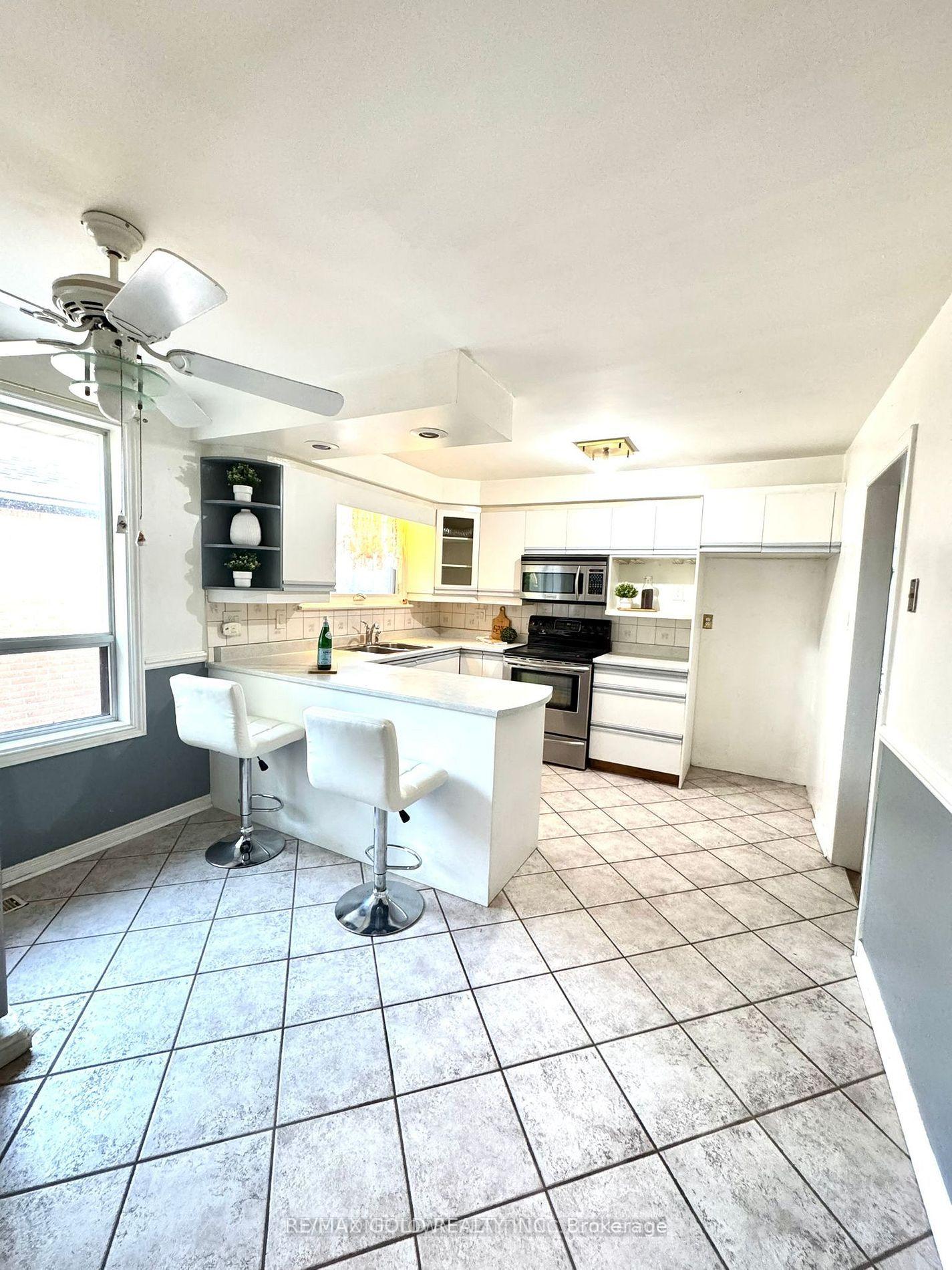 Photo 6 of 7 Addington Crescent, Brampton, Avondale — HOMEH