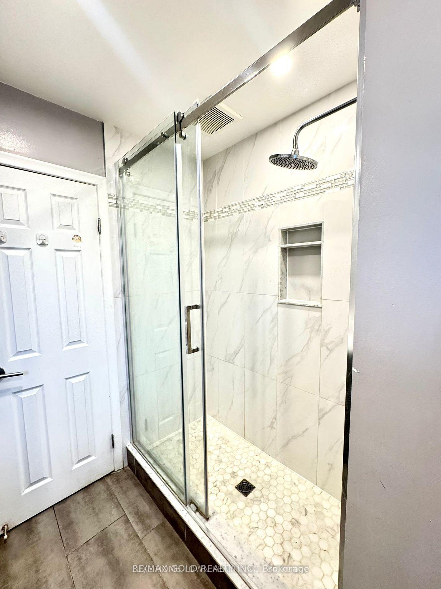 Photo 15 of 7 Addington Crescent, Brampton, Avondale — HOMEH
