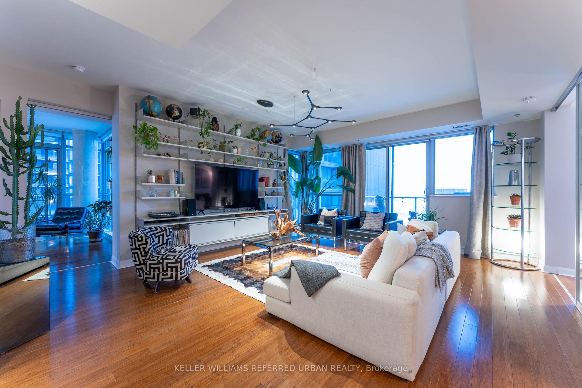 Front of Unit 2903, 375 King Street W