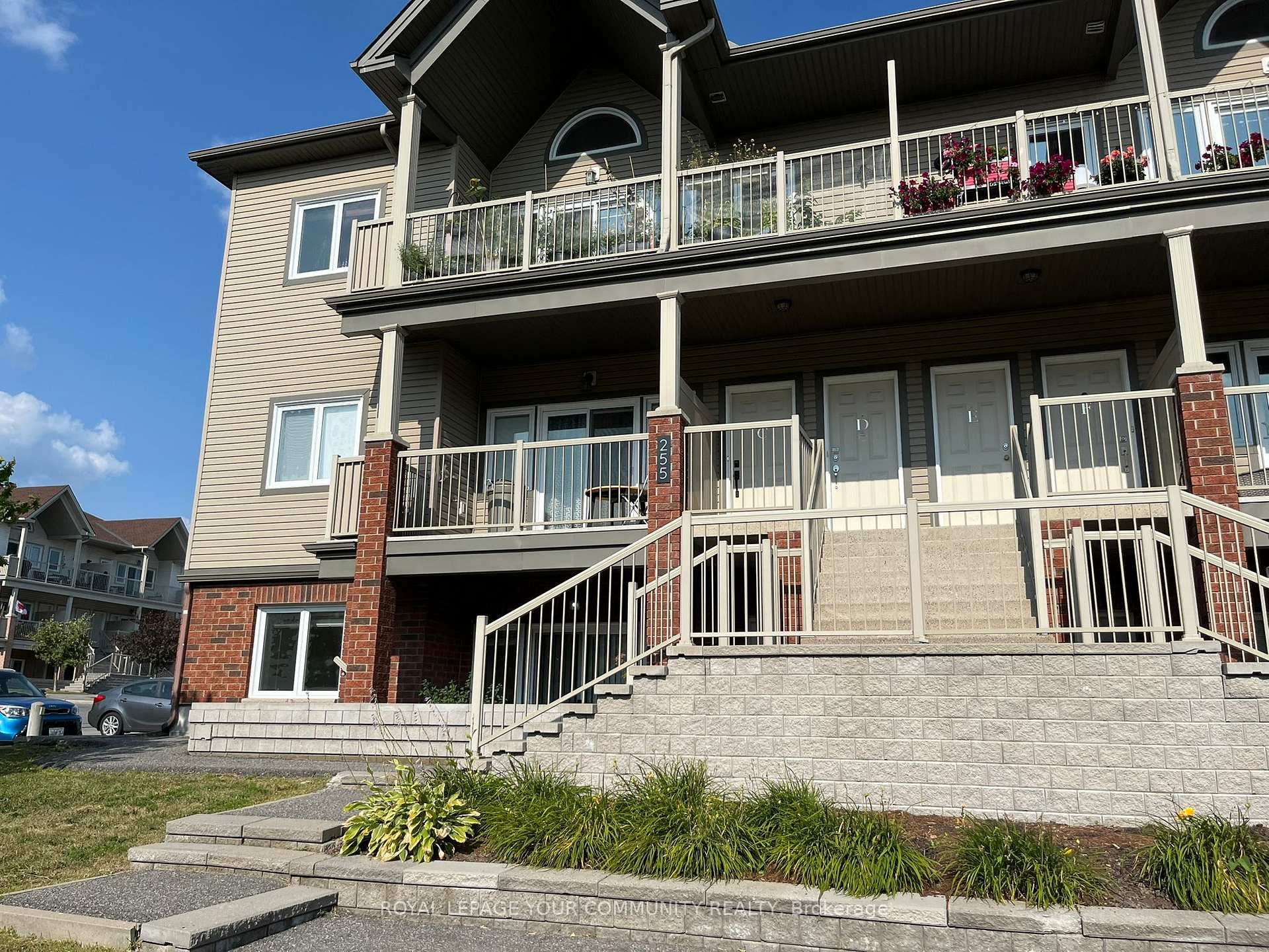 Photo 1 of 255A Meadowlilly Road, Ottawa, Blossom Park/Kemp Park/Findlay Creek — HOMEH