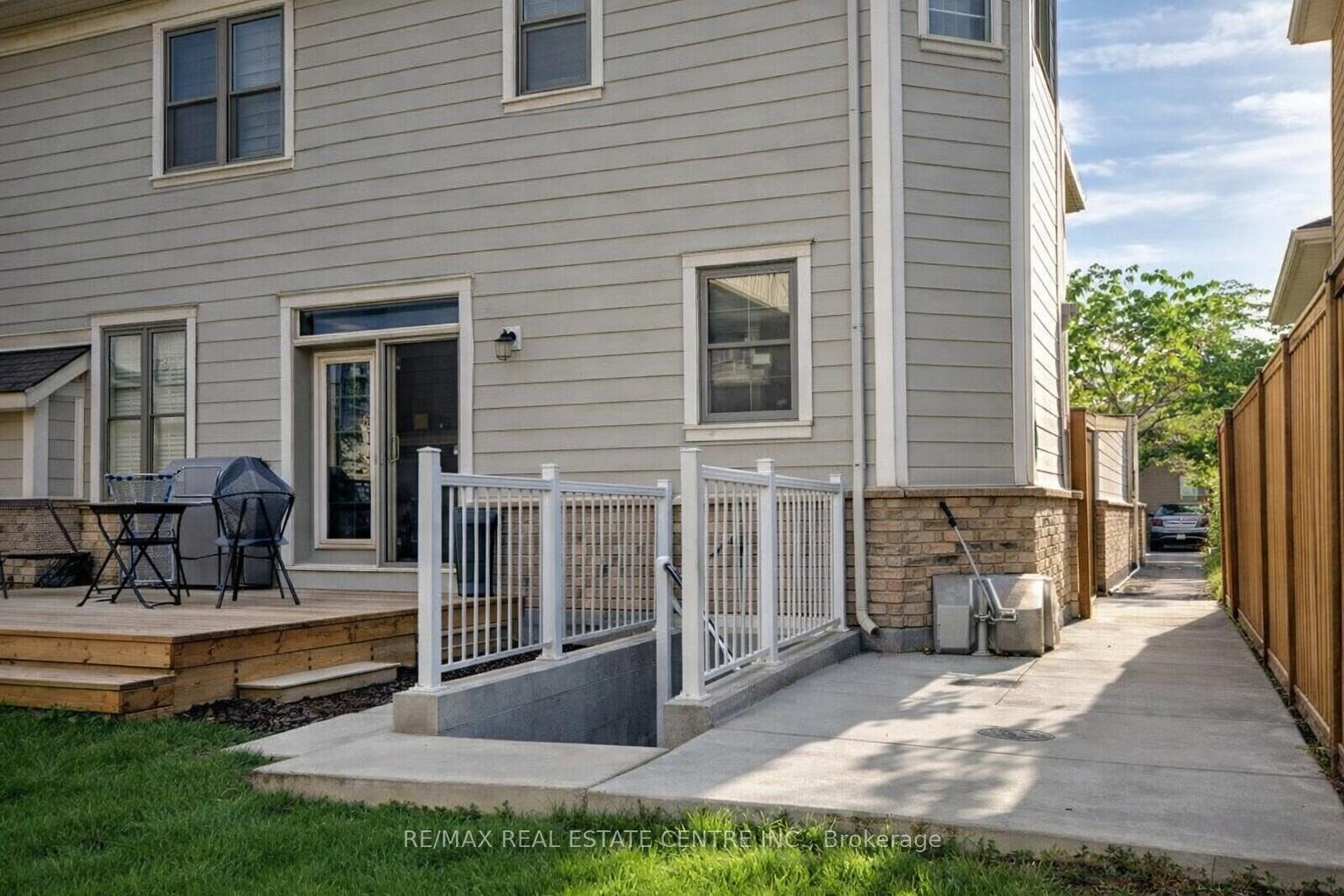 Photo 8 of Unit Basement, 230 Huntingford Gate, Milton, Scott — HOMEH