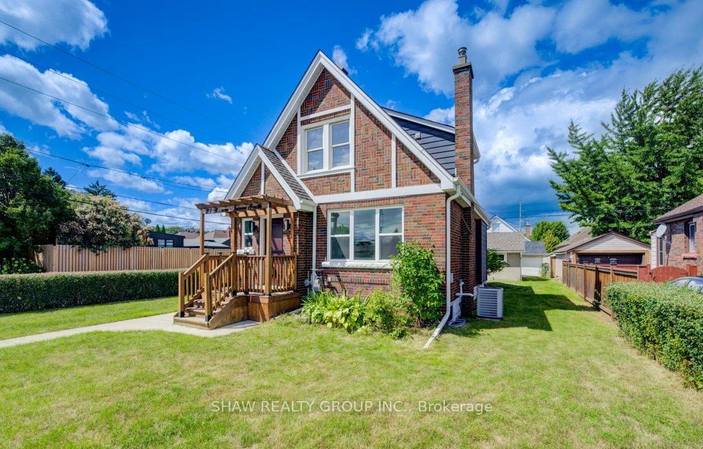 Front of 28 Barons Avenue S