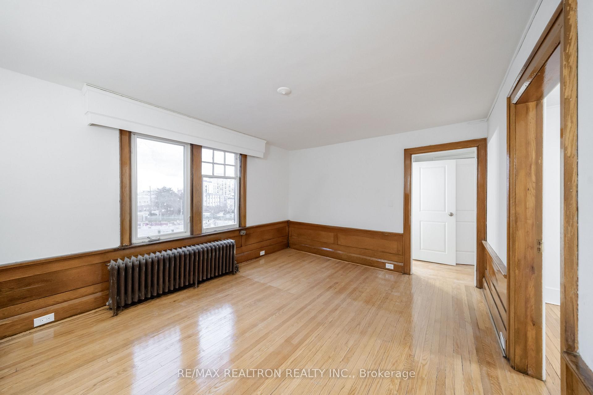 Photo 3 of Unit 42, 4 Kingston Road, Toronto, Woodbine Corridor — HOMEH