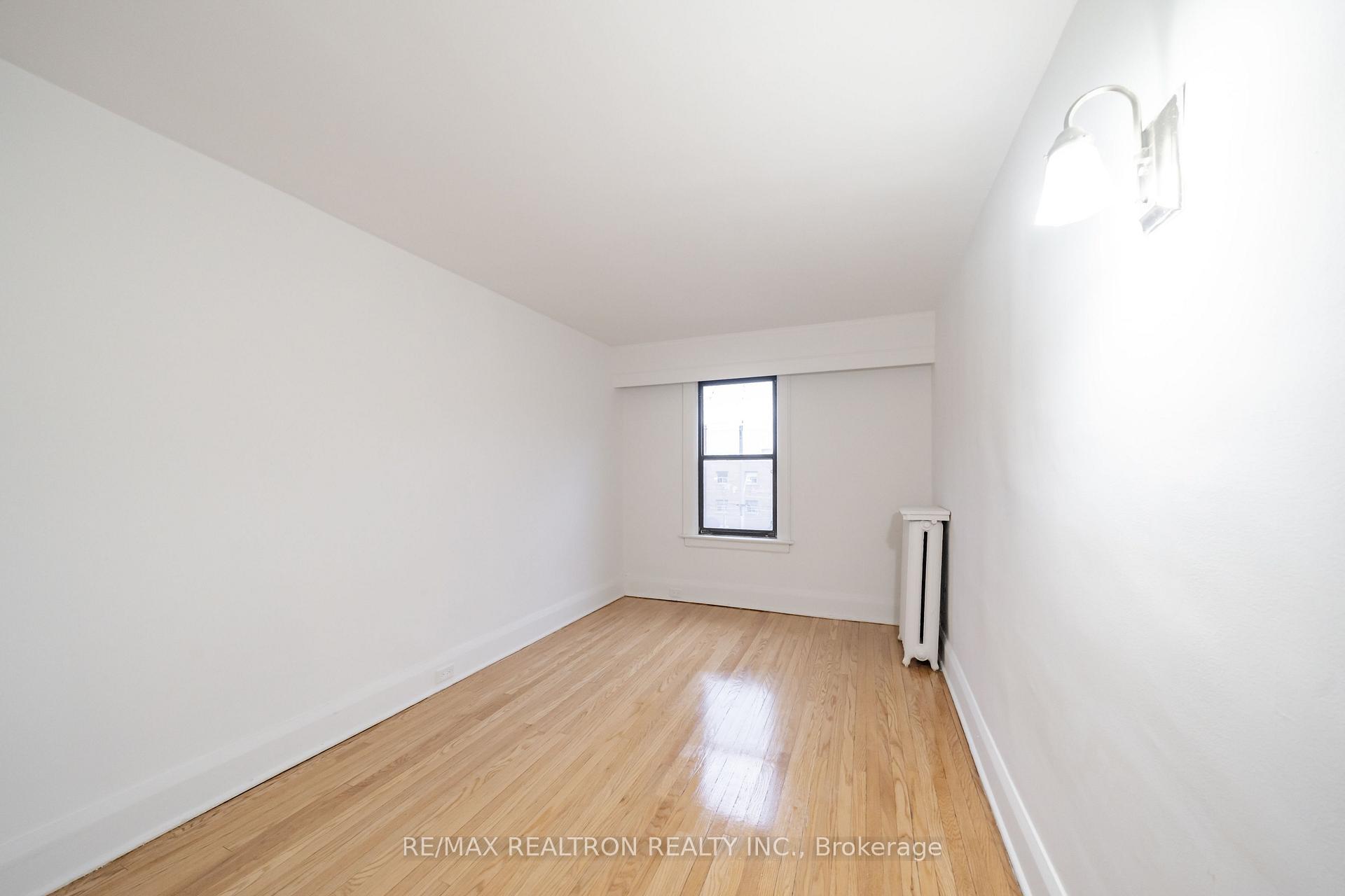 Photo 4 of Unit 42, 4 Kingston Road, Toronto, Woodbine Corridor — HOMEH