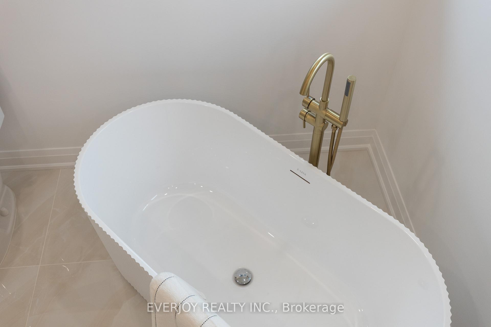 Photo 39 of 20 Wintam Place, Markham, Victoria Square — HOMEH