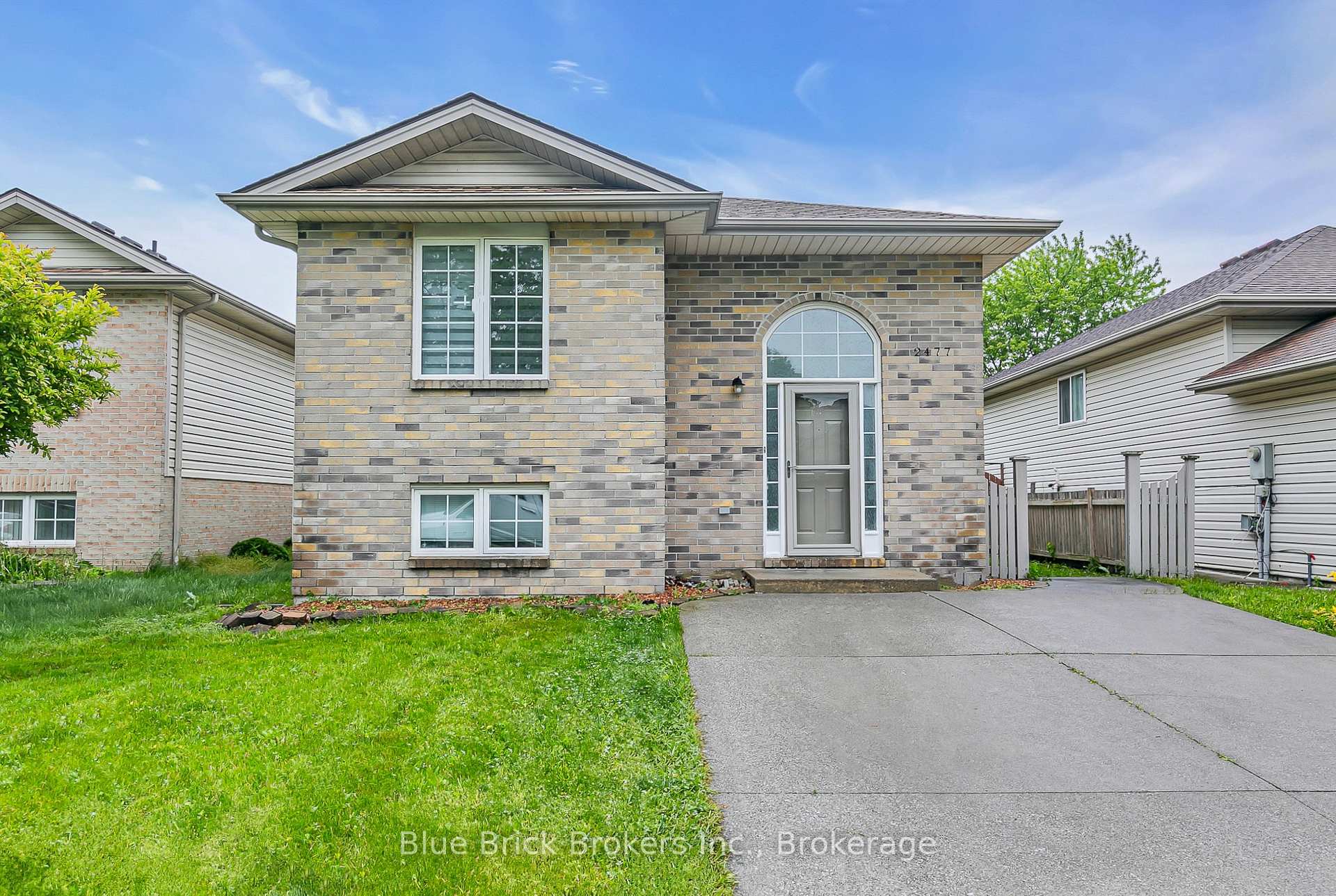 Photo 2 of 2477 Trappers Avenue E, Windsor — HOMEH
