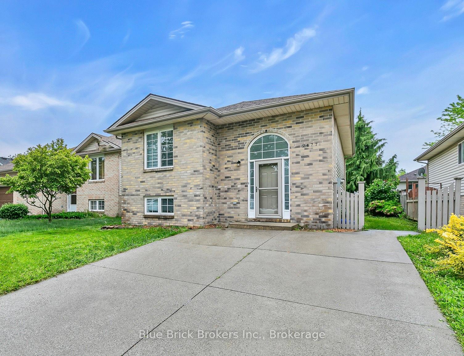 Photo 3 of 2477 Trappers Avenue E, Windsor — HOMEH