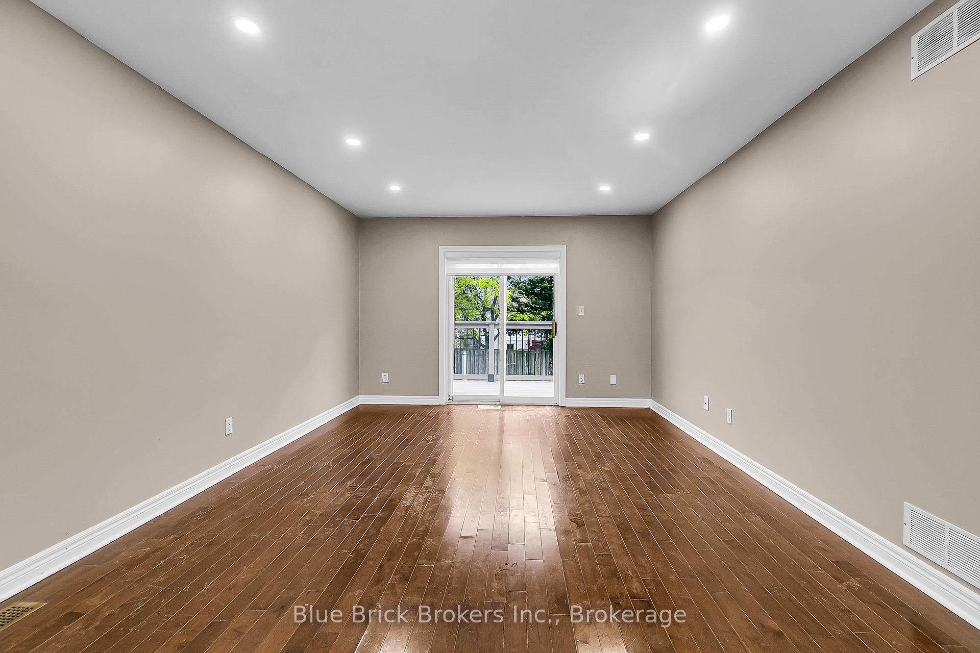 Photo 5 of 2477 Trappers Avenue E, Windsor — HOMEH