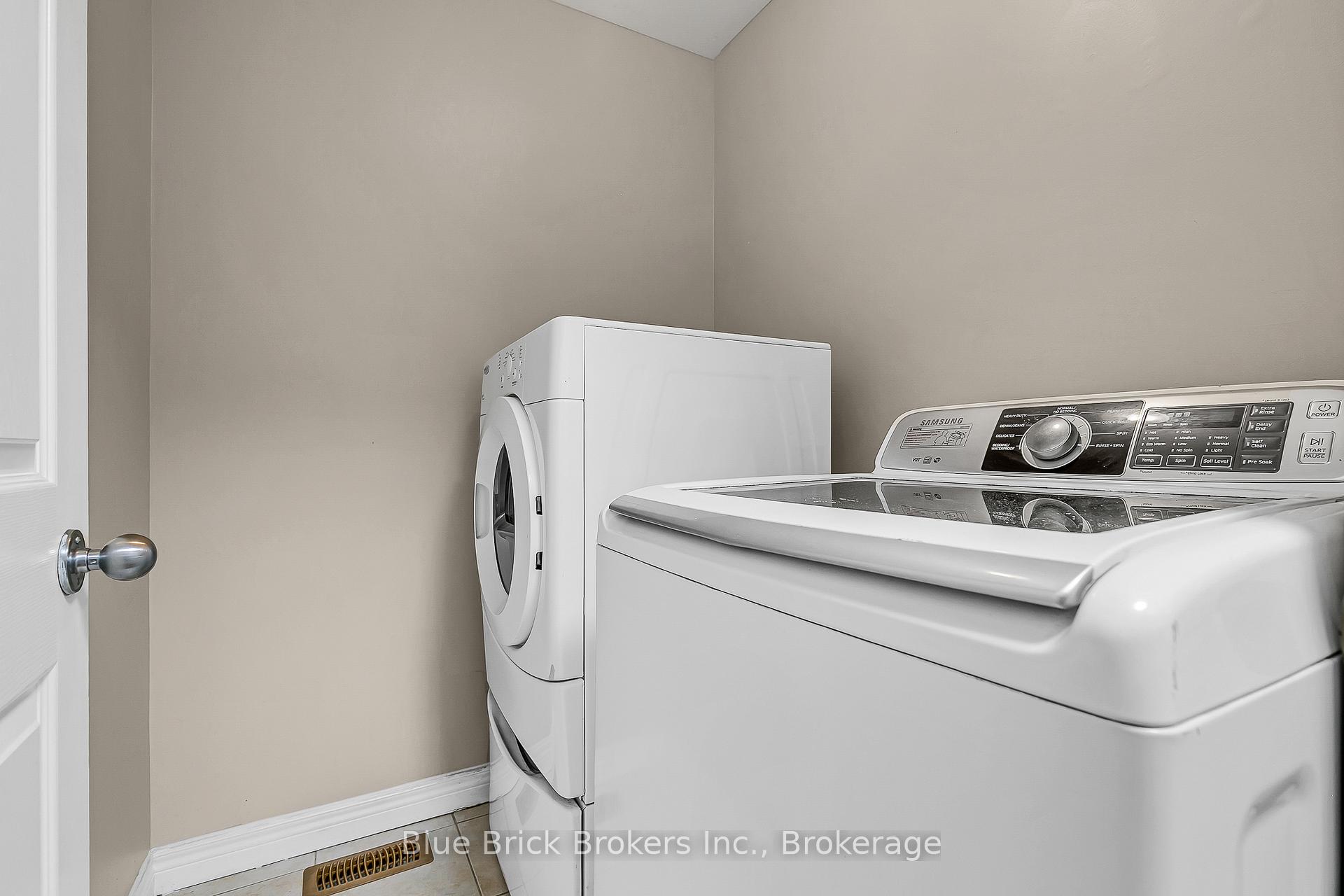 Photo 10 of 2477 Trappers Avenue E, Windsor — HOMEH