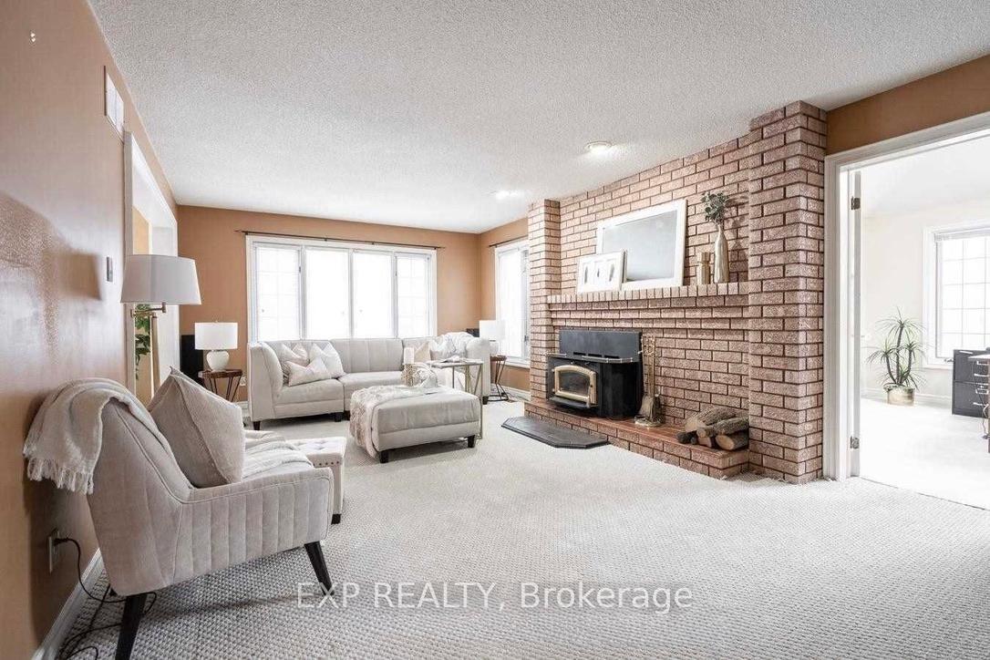 Photo 2 of 6 Dobson Court, Caledon, Palgrave — HOMEH