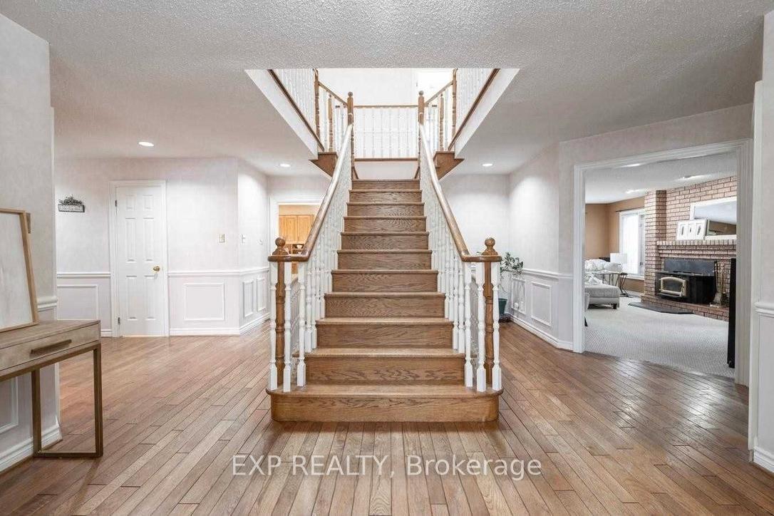 Photo 4 of 6 Dobson Court, Caledon, Palgrave — HOMEH
